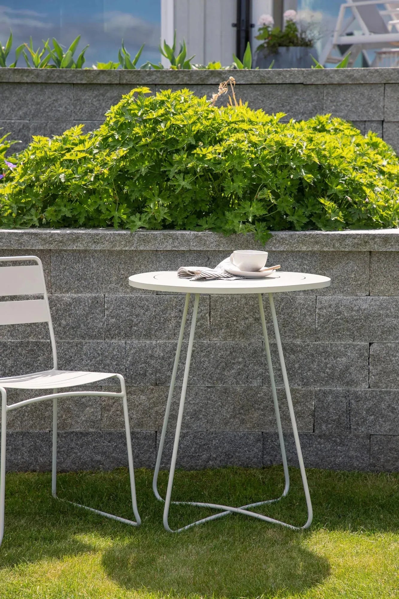 Bacong Coffee Tisch in Beige präsentiert im Onlineshop von KAQTU Design AG. Beistelltisch Outdoor ist von Venture Home