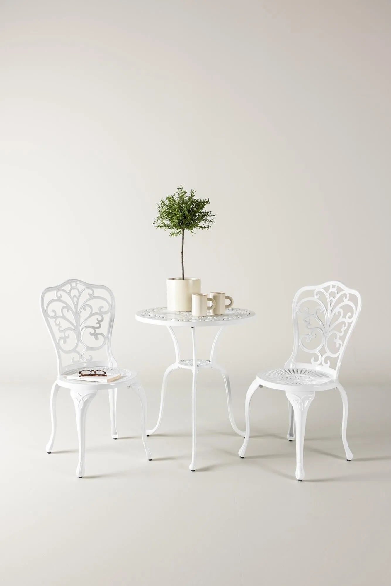 Nandin Tisch Set in Weiss / Weiss präsentiert im Onlineshop von KAQTU Design AG. Esszimmerset ist von Venture Home