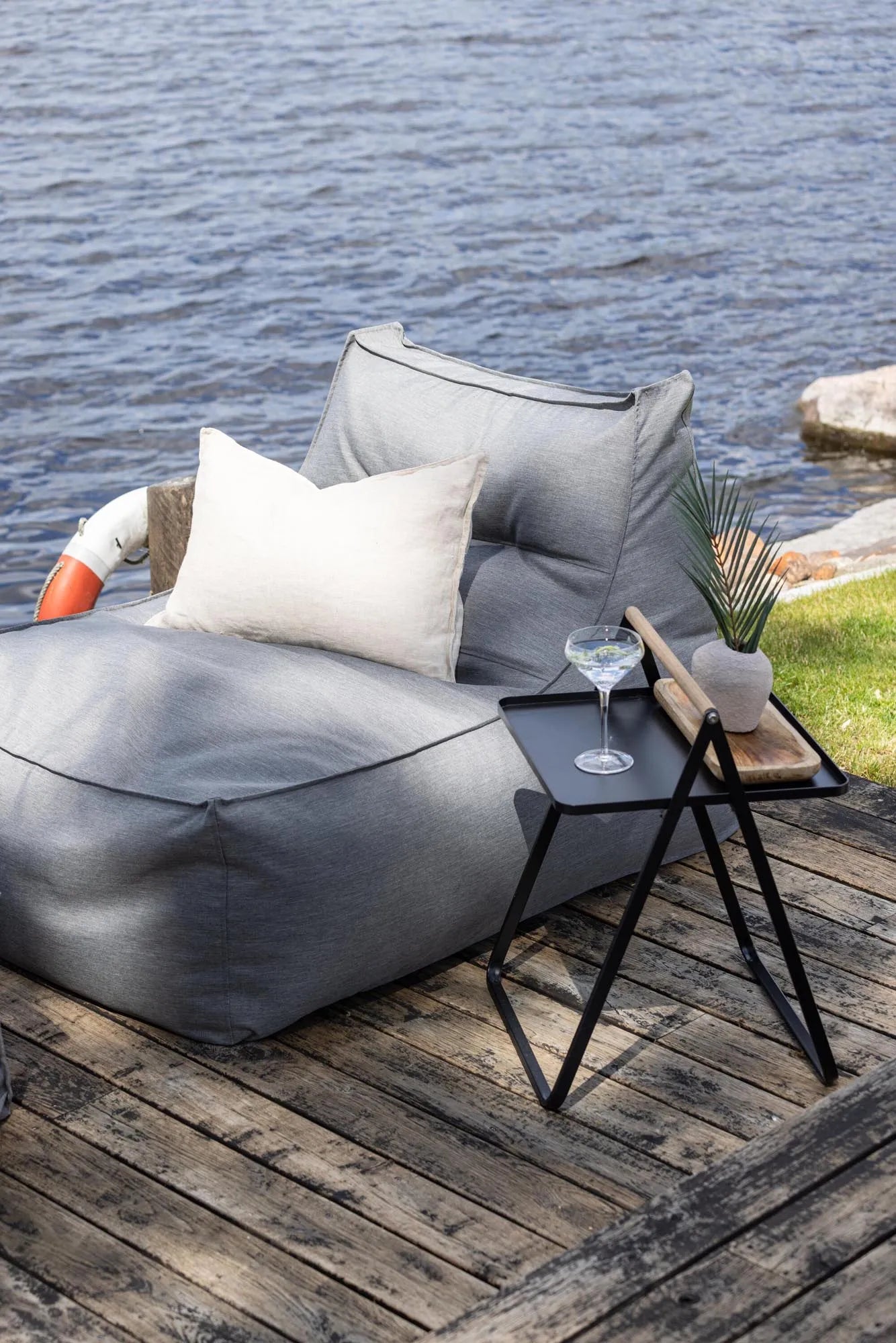 Redang Lounge Stuhl in Dunkelgrau präsentiert im Onlineshop von KAQTU Design AG. Outdoor-Sessel ist von Venture Home