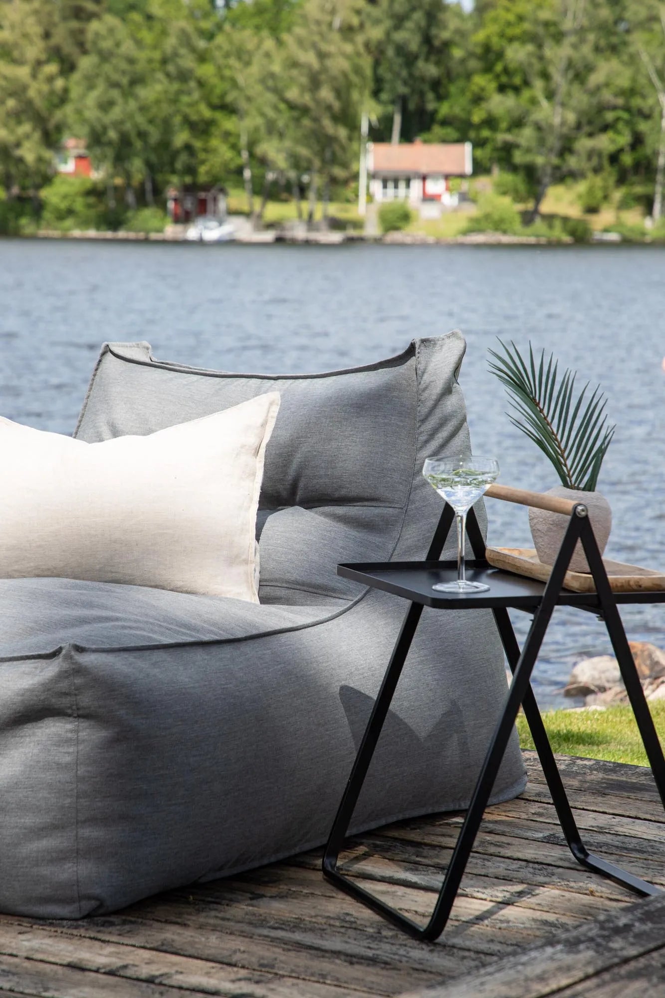 Redang Lounge Stuhl in Dunkelgrau präsentiert im Onlineshop von KAQTU Design AG. Outdoor-Sessel ist von Venture Home