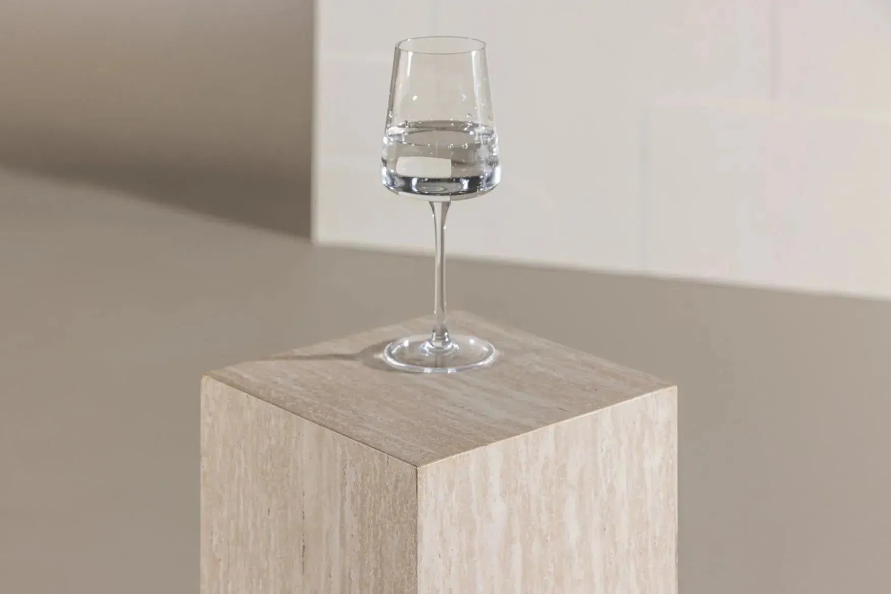 Ramsvik Beistelltisch 23x65  in Travertine look präsentiert im Onlineshop von KAQTU Design AG. Beistelltisch ist von Venture Home