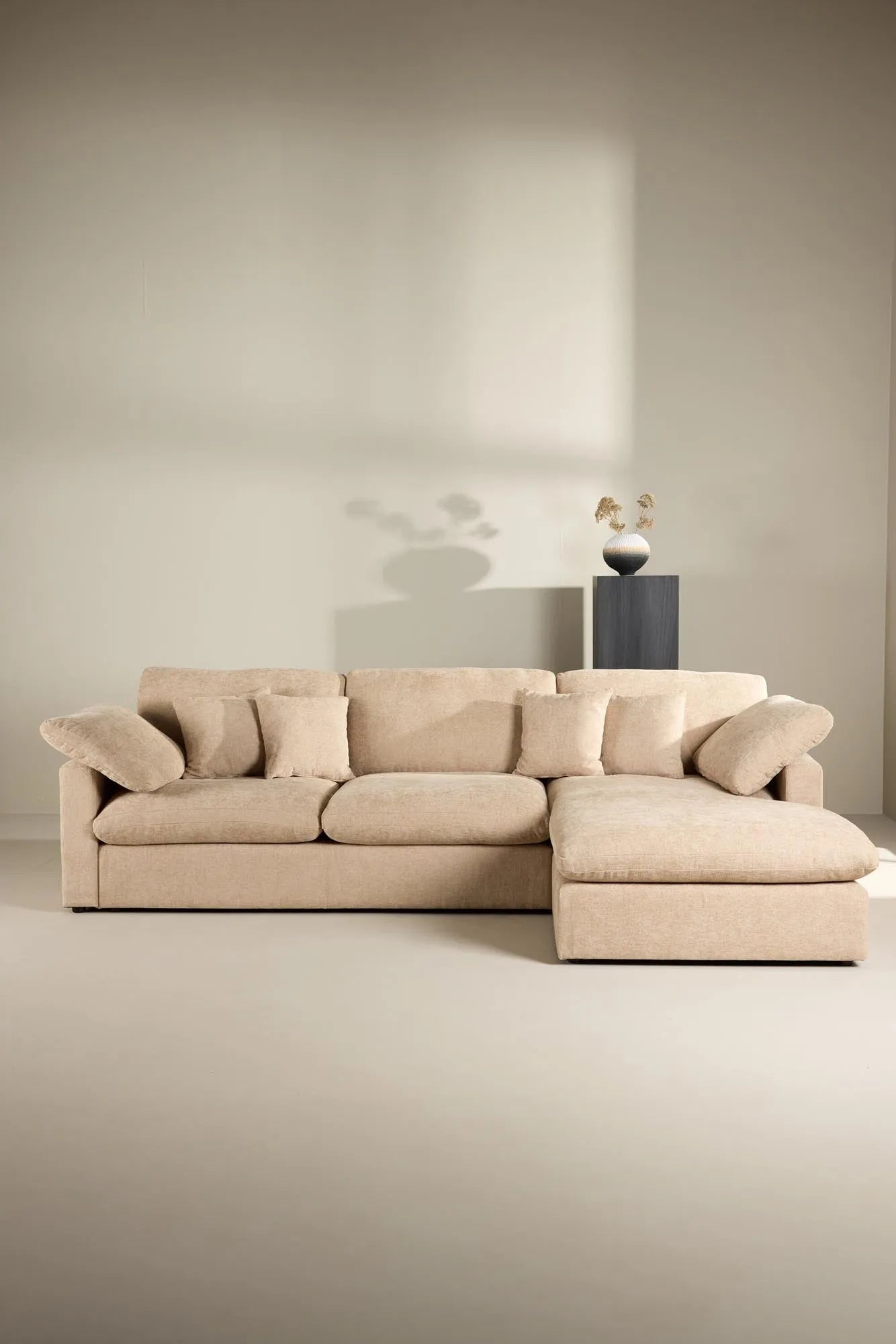 Amalfi Ecksofa  in Sand präsentiert im Onlineshop von KAQTU Design AG. Ecksofa ist von Vind