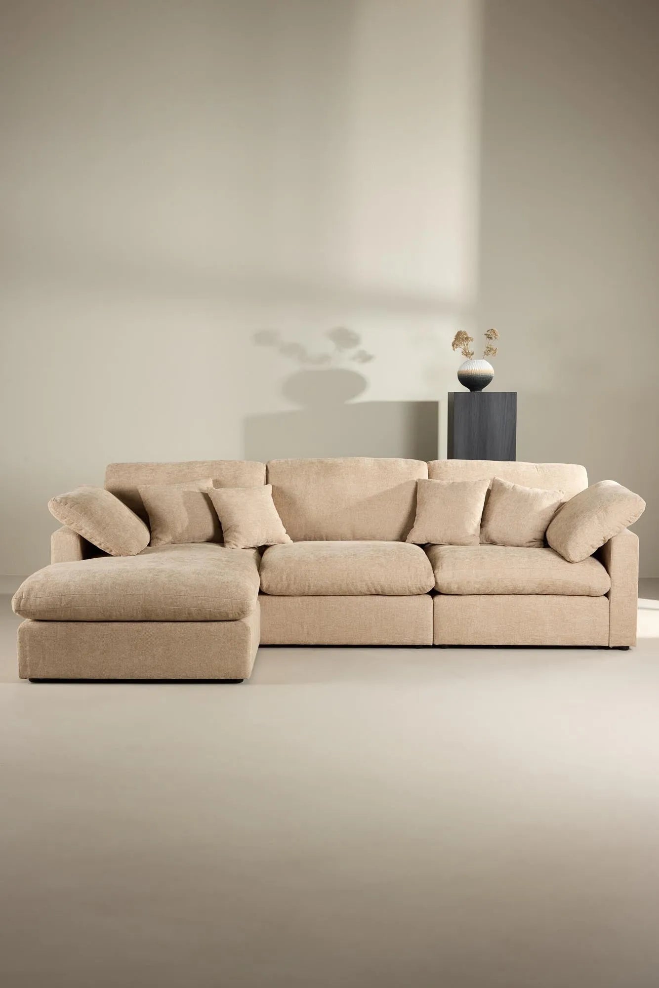 Amalfi Ecksofa  in Sand präsentiert im Onlineshop von KAQTU Design AG. Ecksofa ist von Vind