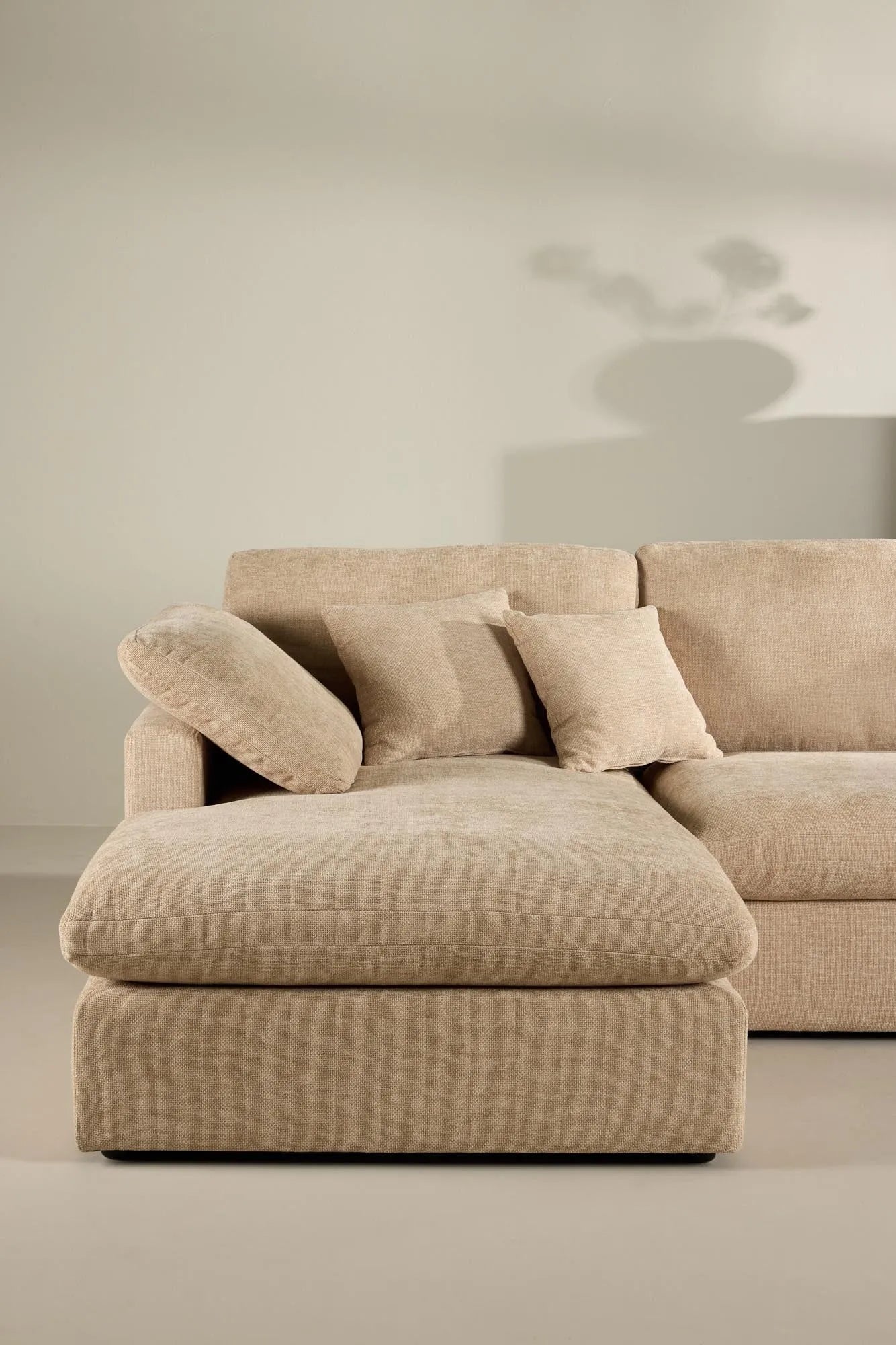 Amalfi Ecksofa  in Sand präsentiert im Onlineshop von KAQTU Design AG. Ecksofa ist von Vind