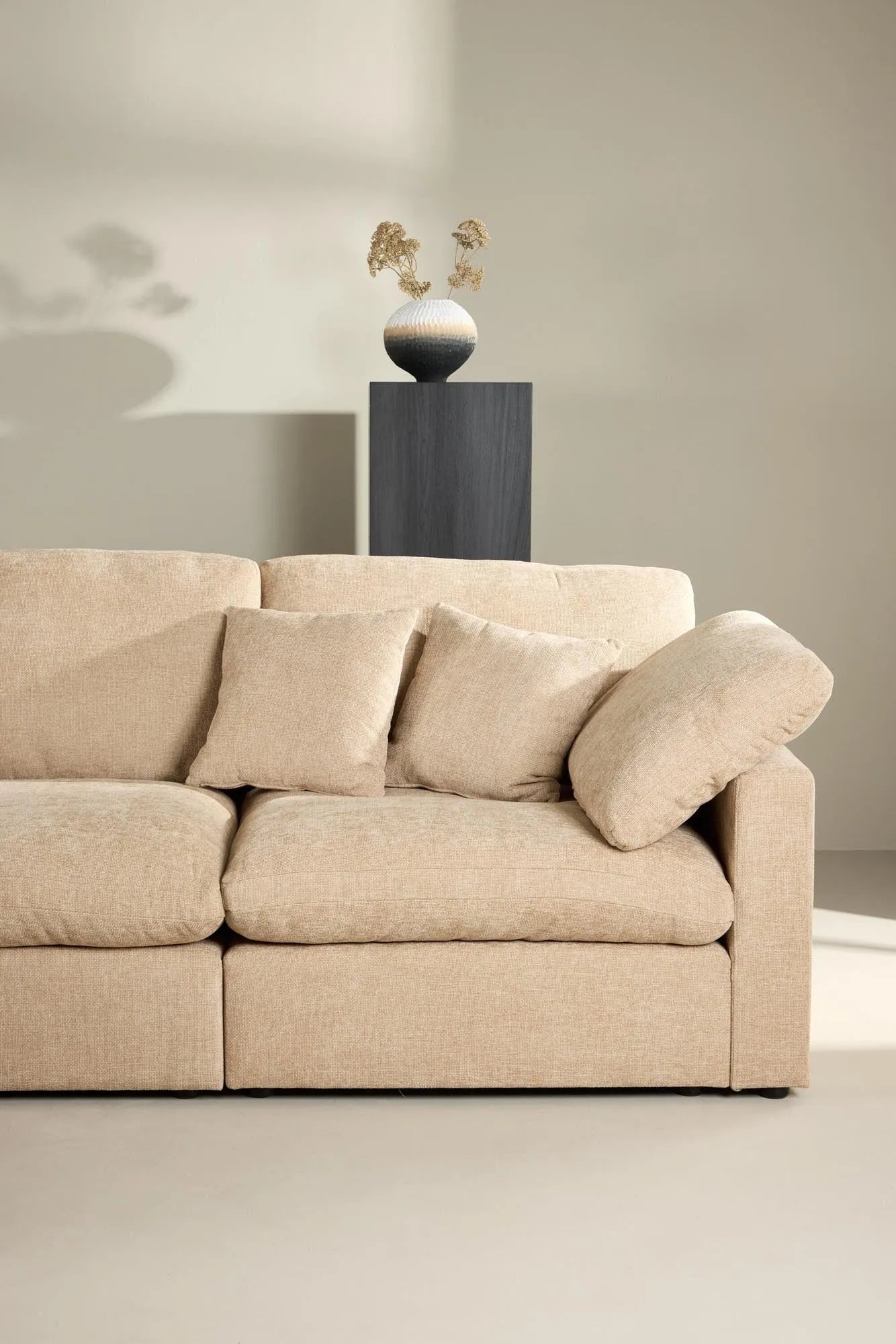 Amalfi Ecksofa  in Sand präsentiert im Onlineshop von KAQTU Design AG. Ecksofa ist von Vind