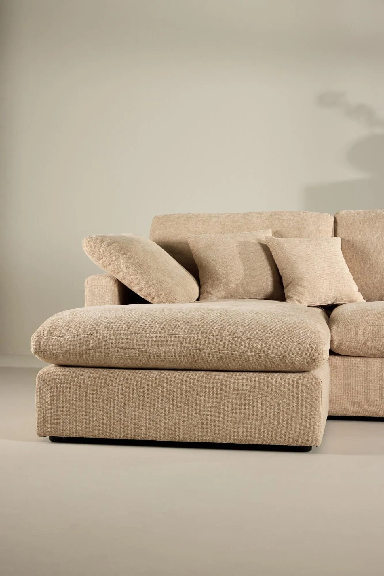 Amalfi Ecksofa  in Sand präsentiert im Onlineshop von KAQTU Design AG. Ecksofa ist von Vind