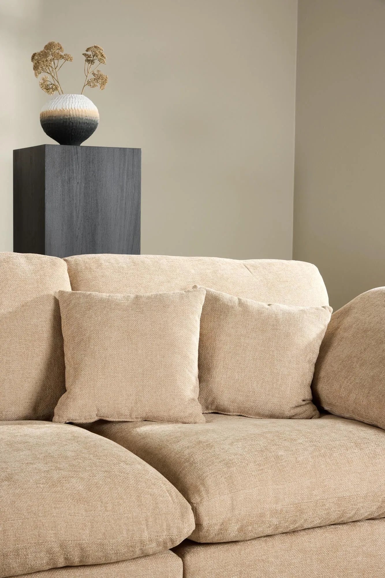 Amalfi Ecksofa  in Sand präsentiert im Onlineshop von KAQTU Design AG. Ecksofa ist von Vind