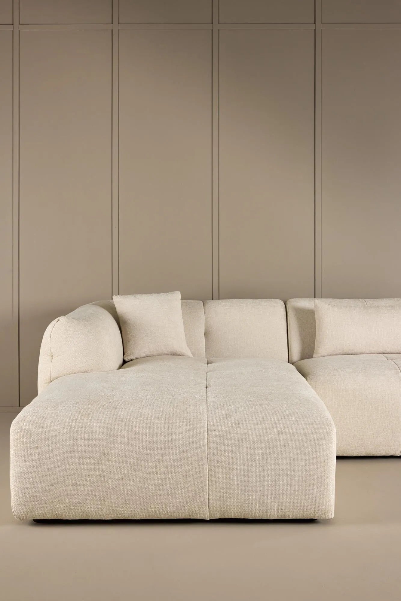 Positano Ecksofa  in Beige präsentiert im Onlineshop von KAQTU Design AG. Ecksofa ist von Vind