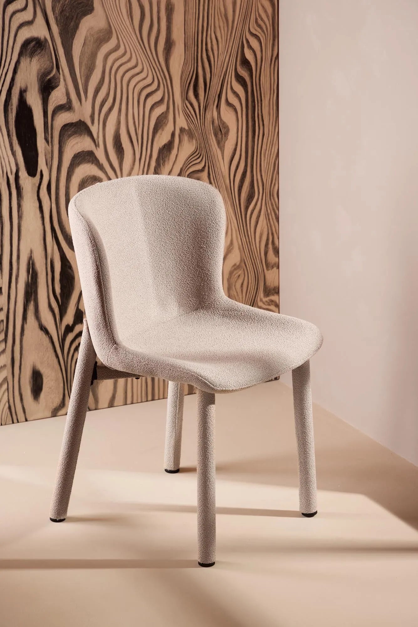 Astoria Esszimmerstuhl in Beige präsentiert im Onlineshop von KAQTU Design AG. Stuhl ist von Venture Home