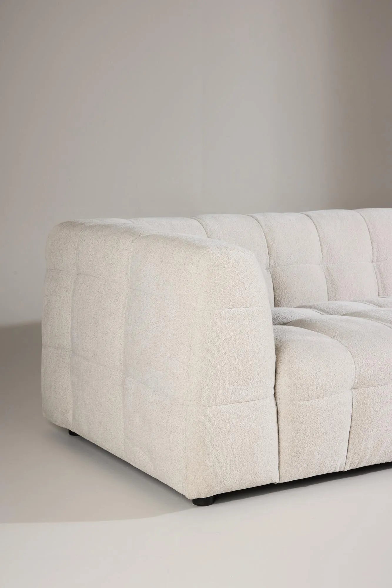 Malou 3-Sitzer Sofa in Beige präsentiert im Onlineshop von KAQTU Design AG. 3er Sofa ist von Venture Home