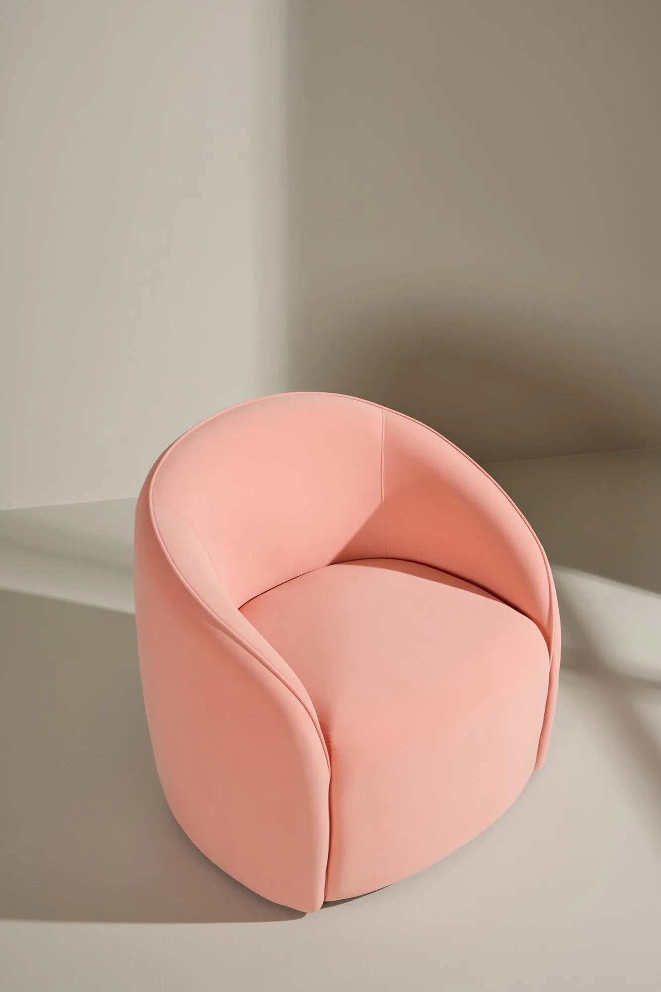 Neo Sessel in Pink präsentiert im Onlineshop von KAQTU Design AG. Sessel mit Armlehnen ist von Venture Home