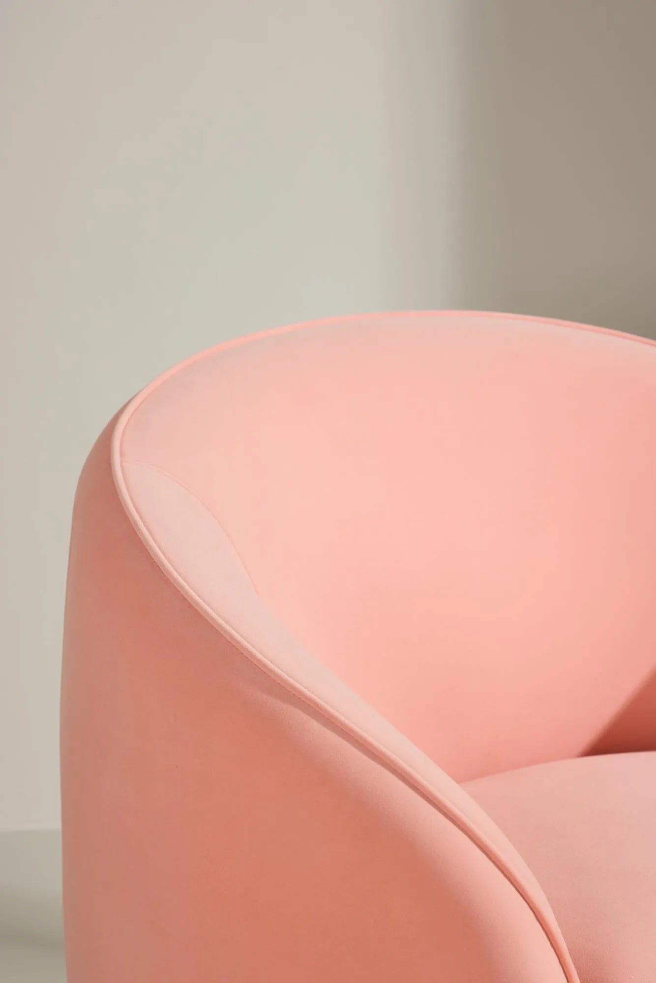 Neo Sessel in Pink präsentiert im Onlineshop von KAQTU Design AG. Sessel mit Armlehnen ist von Venture Home