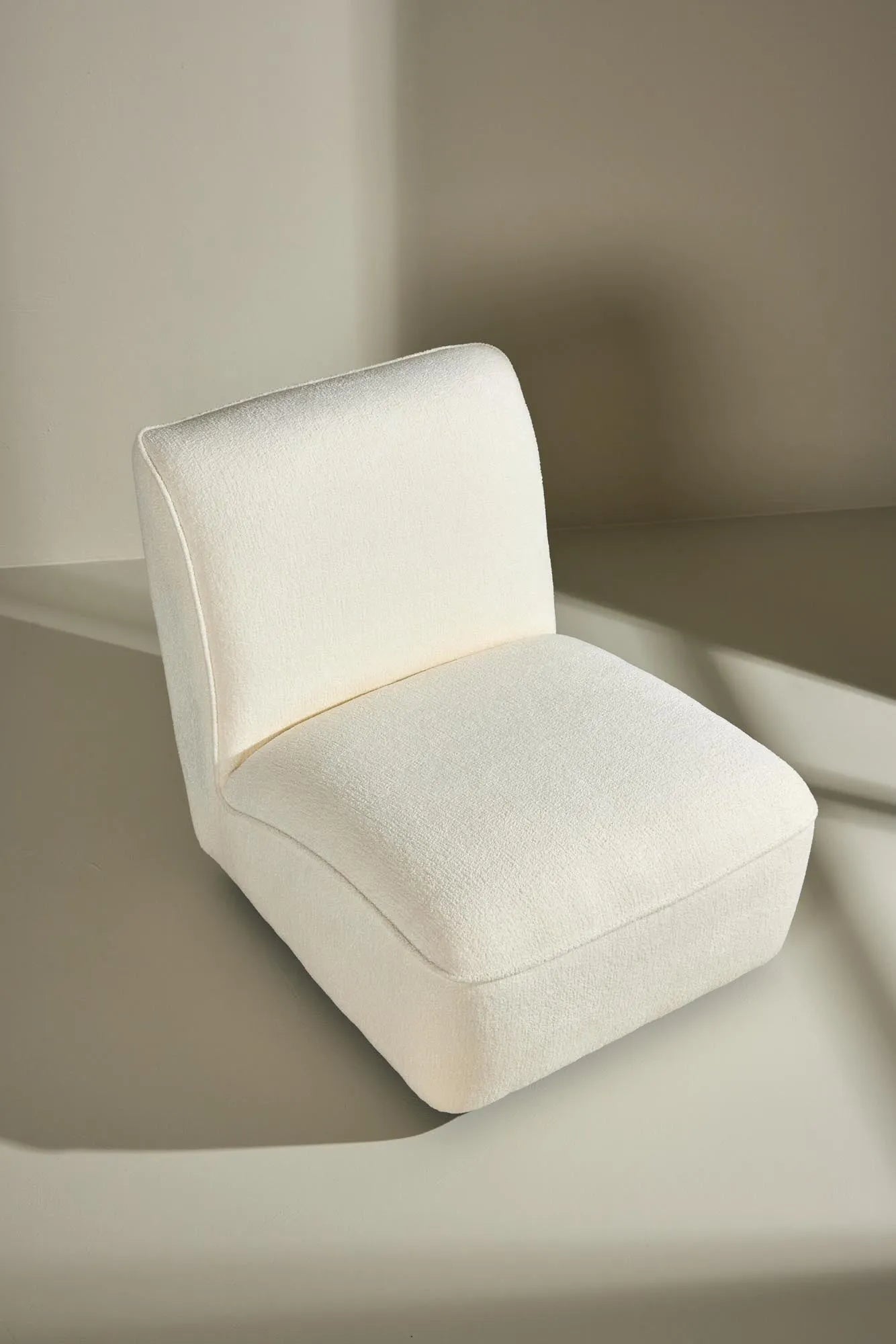 My Loungesessel in White präsentiert im Onlineshop von KAQTU Design AG. Sessel ist von Venture Home