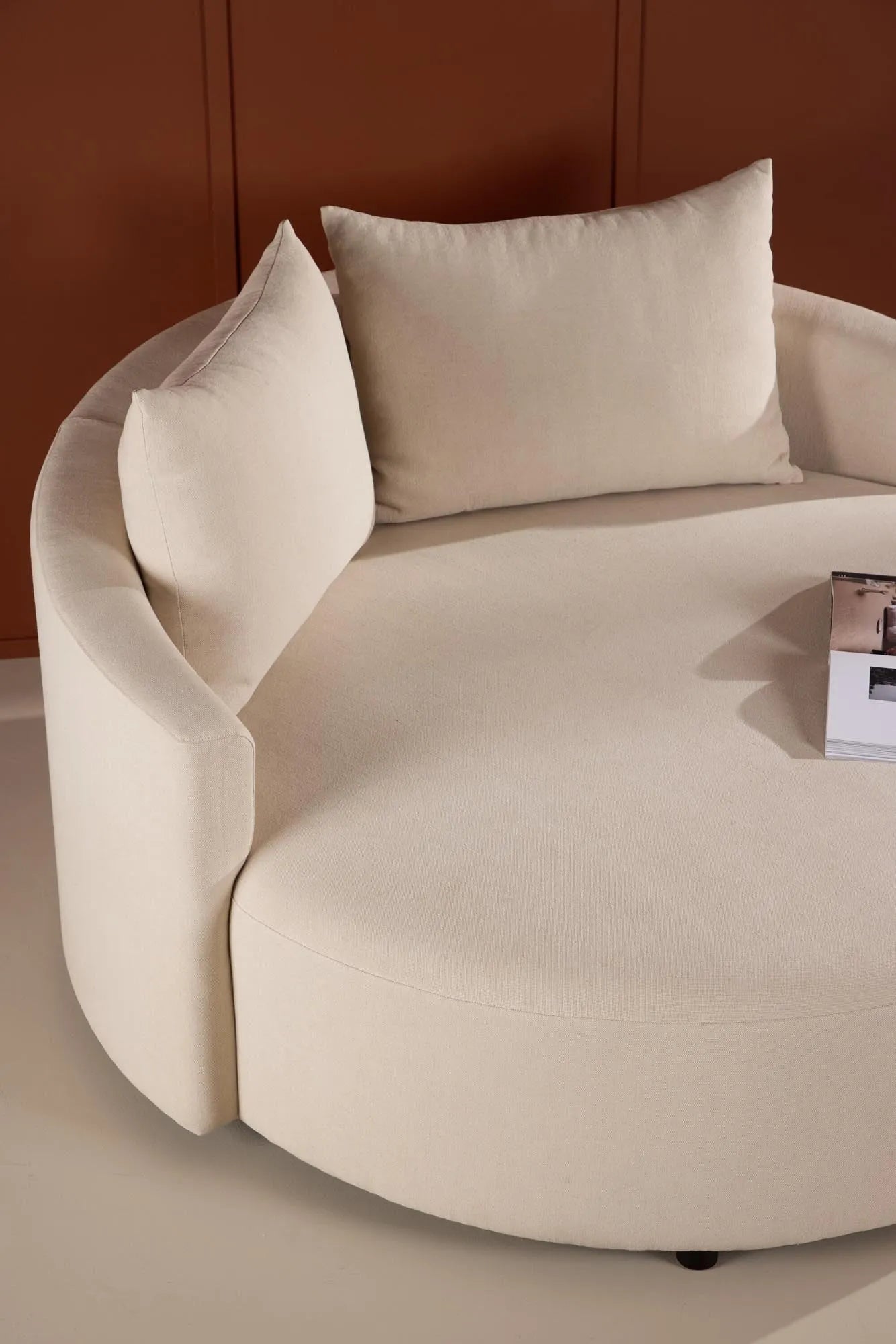 Kelso 3-Sitzer Sofa in Beige präsentiert im Onlineshop von KAQTU Design AG. 3er Sofa ist von Venture Home