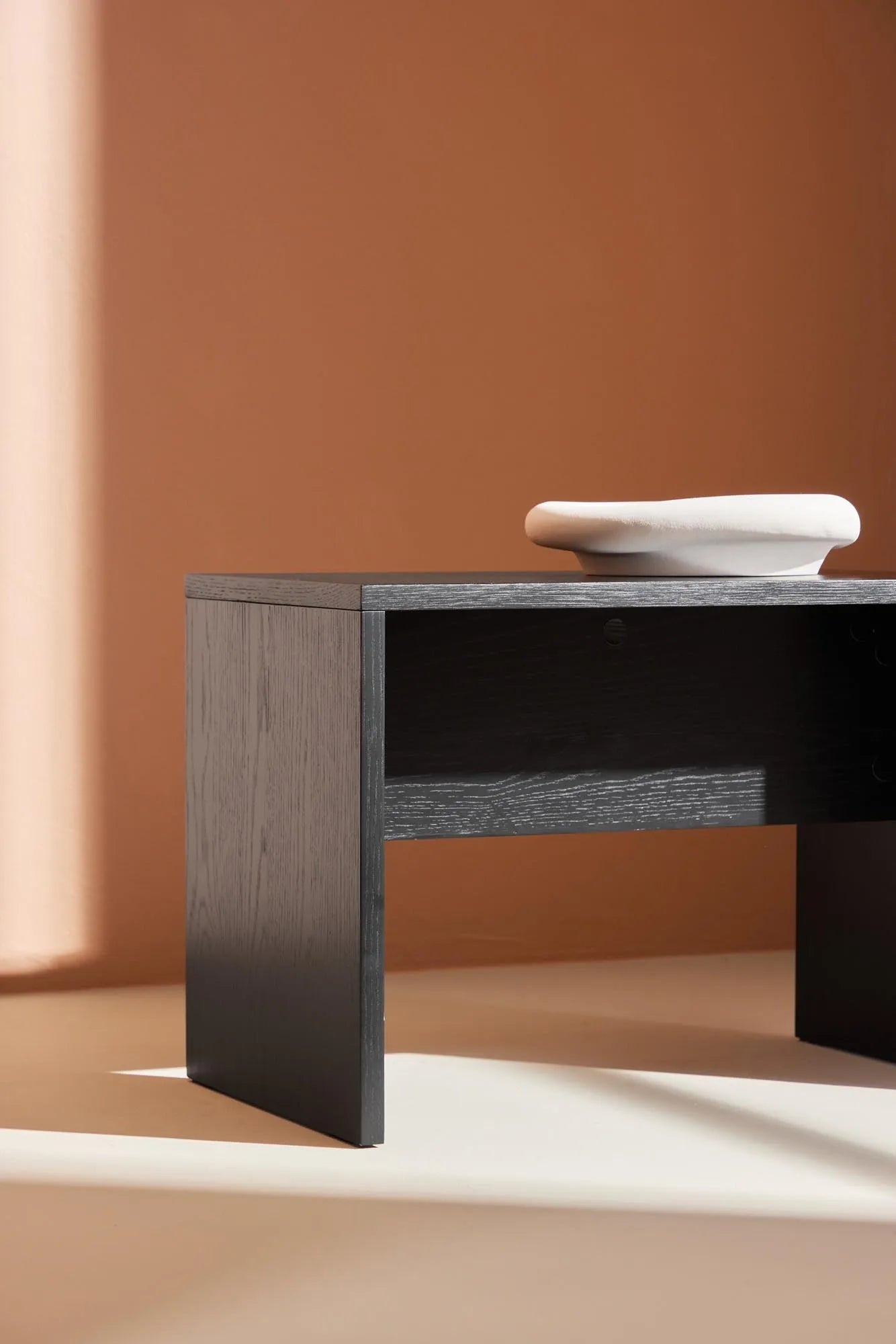 Juni Sofatisch in Schwarz präsentiert im Onlineshop von KAQTU Design AG. Beistelltisch ist von Venture Home