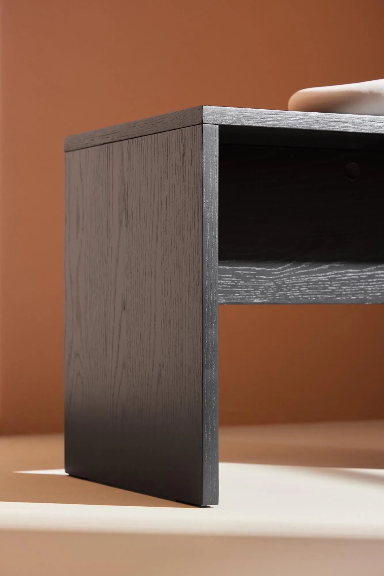 Juni Sofatisch in Schwarz präsentiert im Onlineshop von KAQTU Design AG. Beistelltisch ist von Venture Home