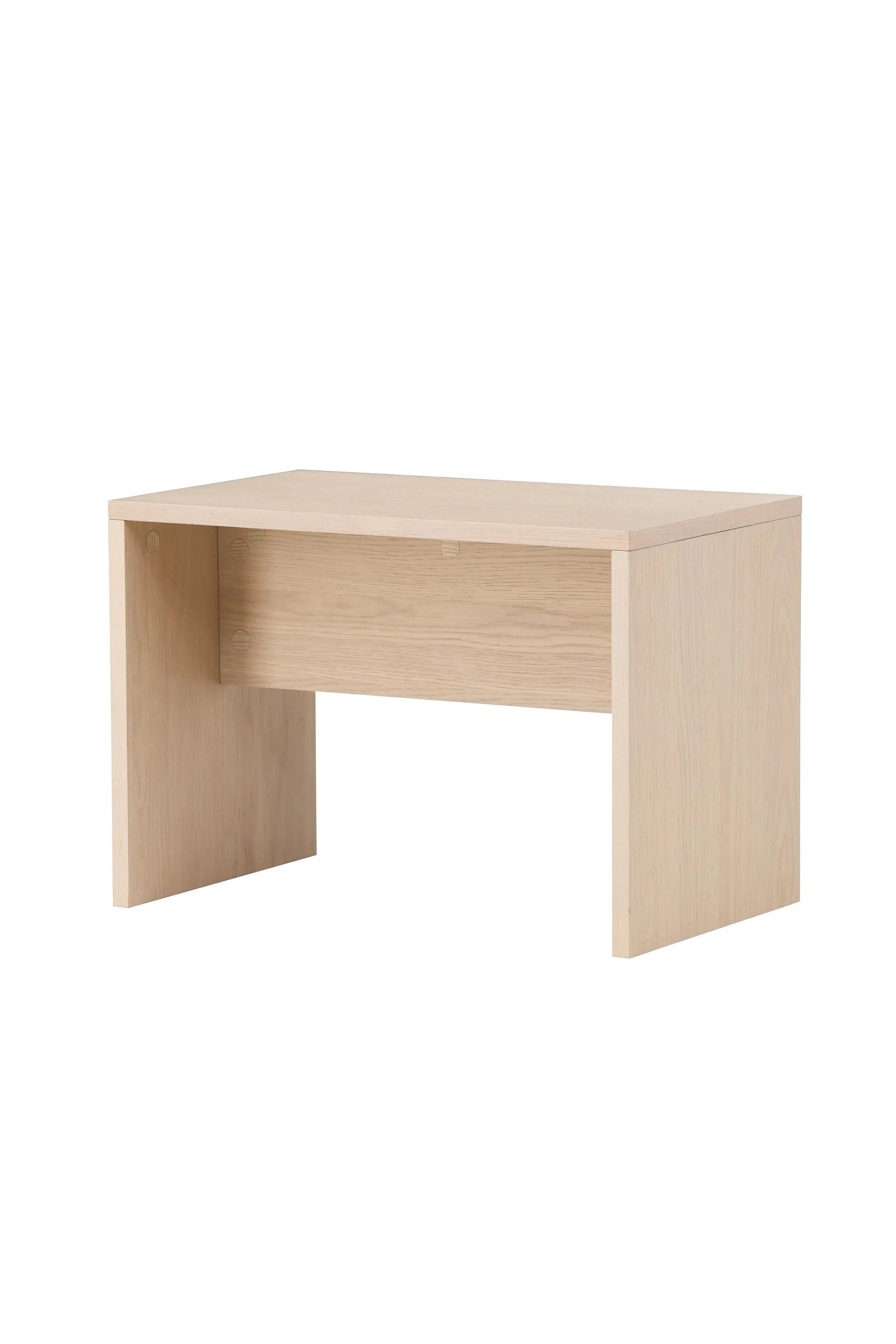 Eleganter Sofatisch aus schwarzem MDF, ideal für moderne Räume. Vielseitig als Ablage oder Dekoration nutzbar.