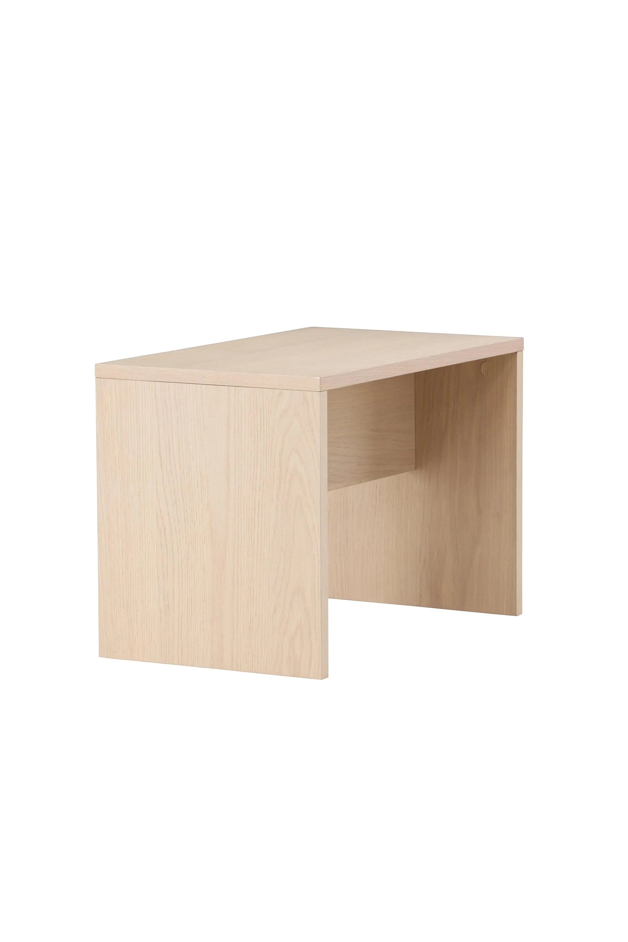 Eleganter Sofatisch aus schwarzem MDF, ideal für moderne Räume. Vielseitig als Ablage oder Dekoration nutzbar.