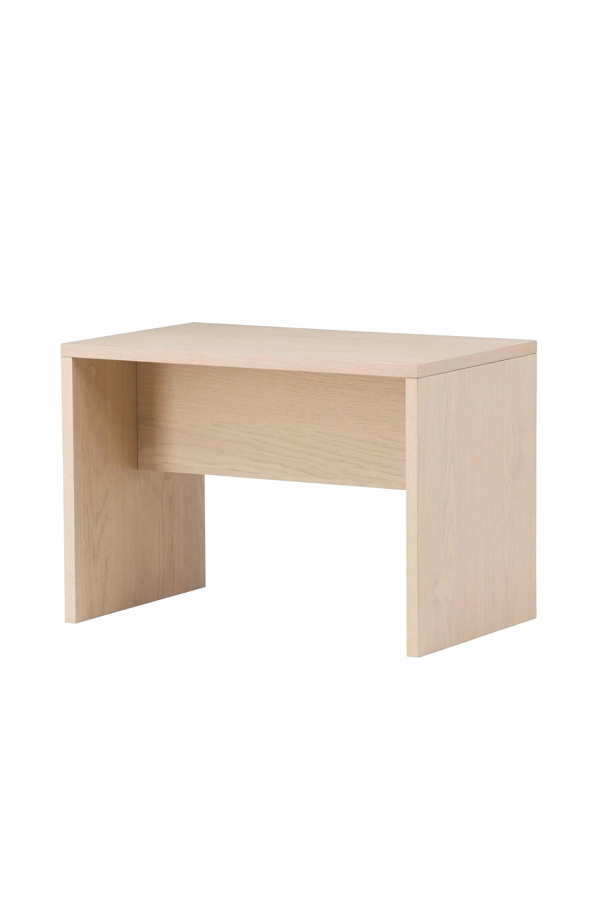 Eleganter Sofatisch aus schwarzem MDF, ideal für moderne Räume. Vielseitig als Ablage oder Dekoration nutzbar.