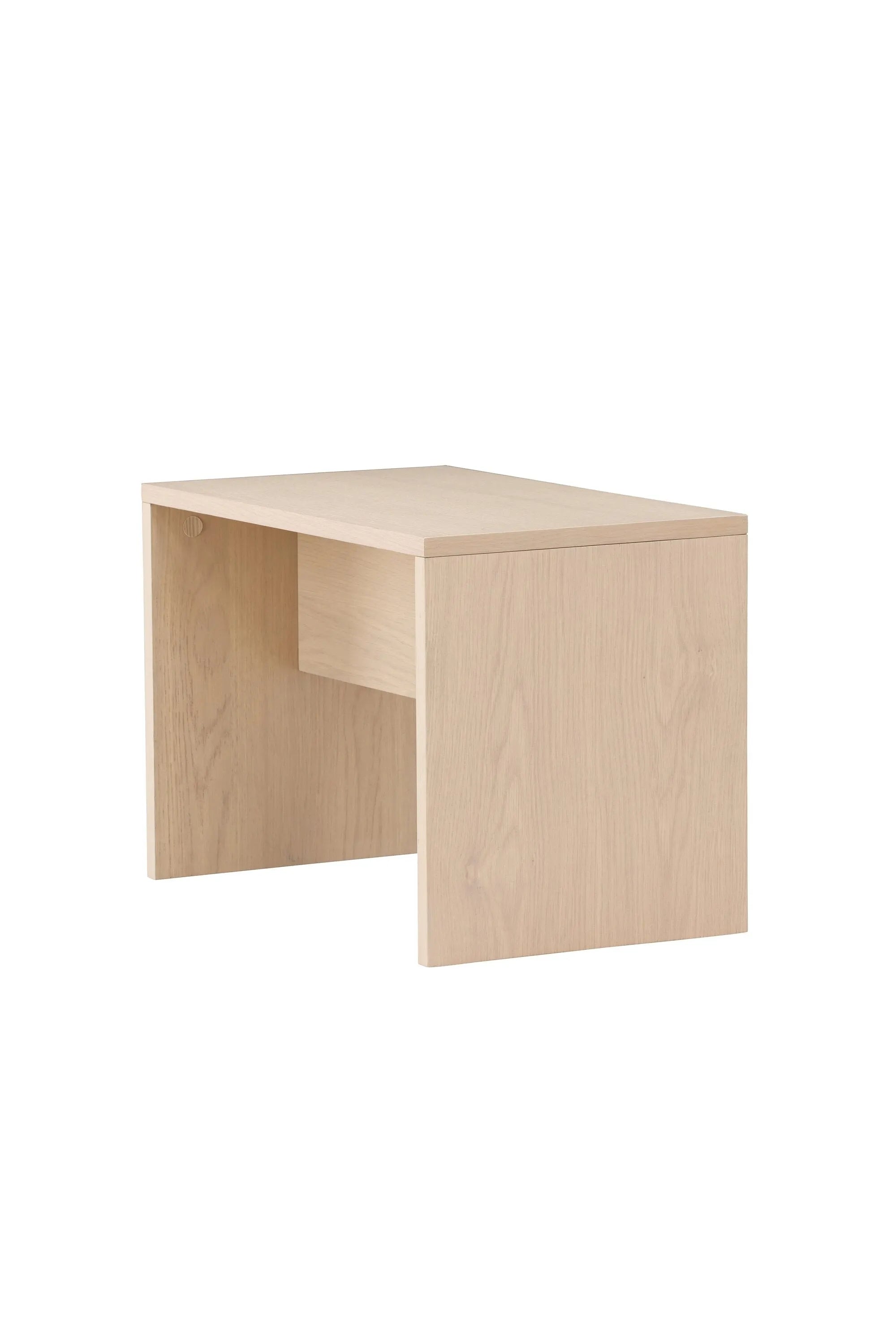 Eleganter Sofatisch aus schwarzem MDF, ideal für moderne Räume. Vielseitig als Ablage oder Dekoration nutzbar.