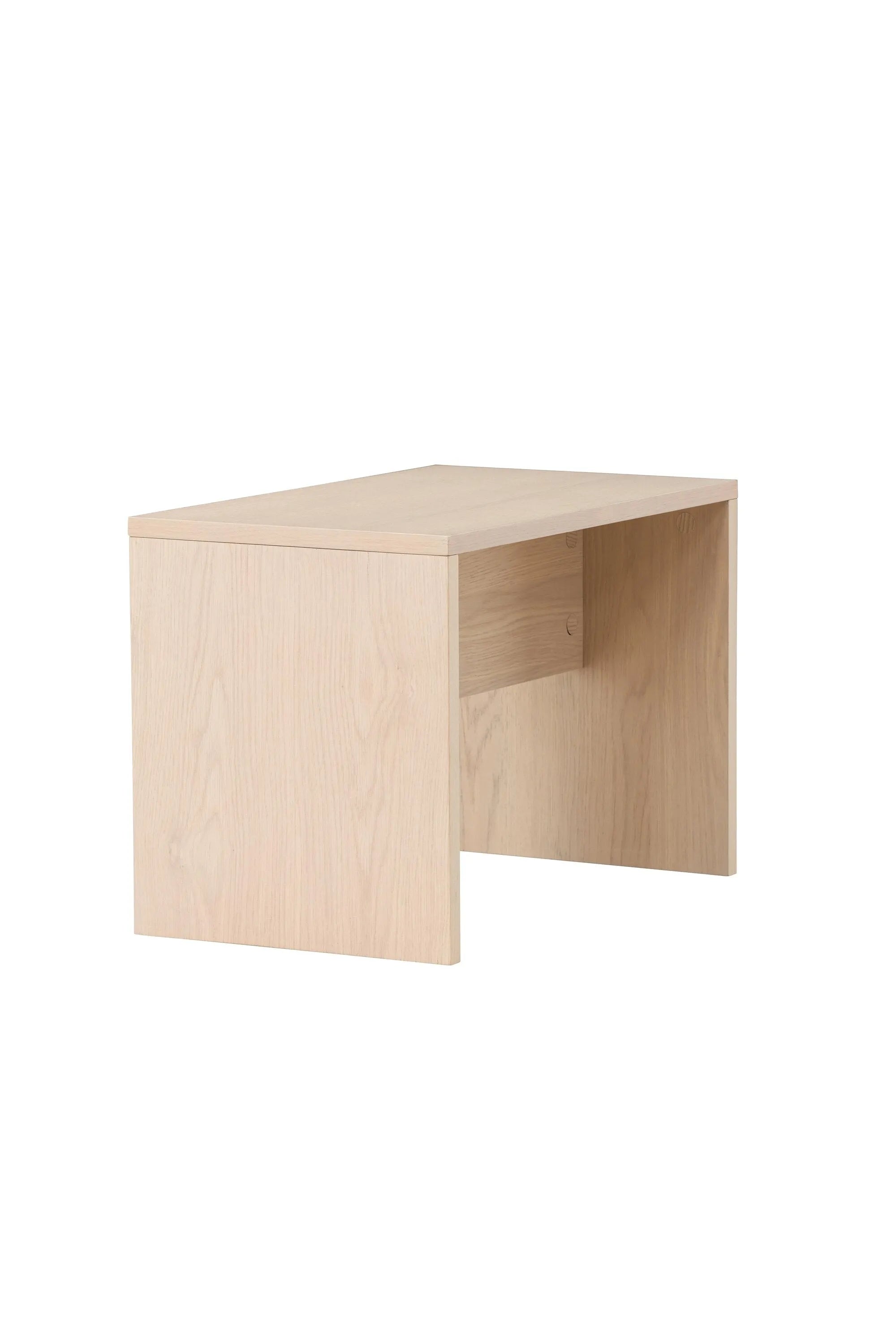 Eleganter Sofatisch aus schwarzem MDF, ideal für moderne Räume. Vielseitig als Ablage oder Dekoration nutzbar.