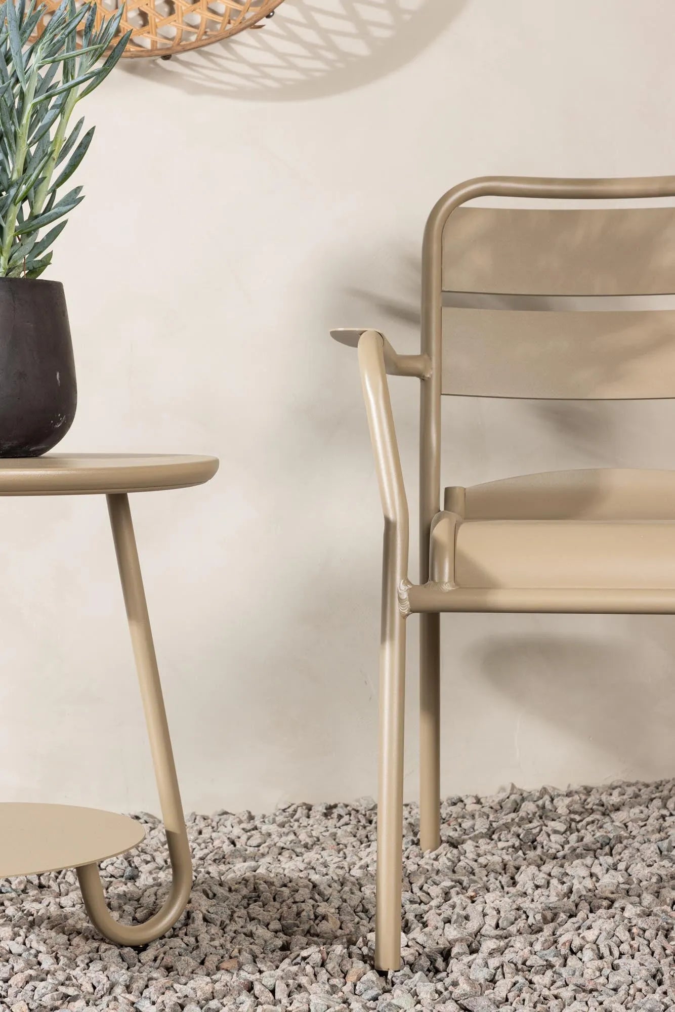 Faro Café Set in Beige/Beige präsentiert im Onlineshop von KAQTU Design AG. Esszimmerset ist von Venture Home