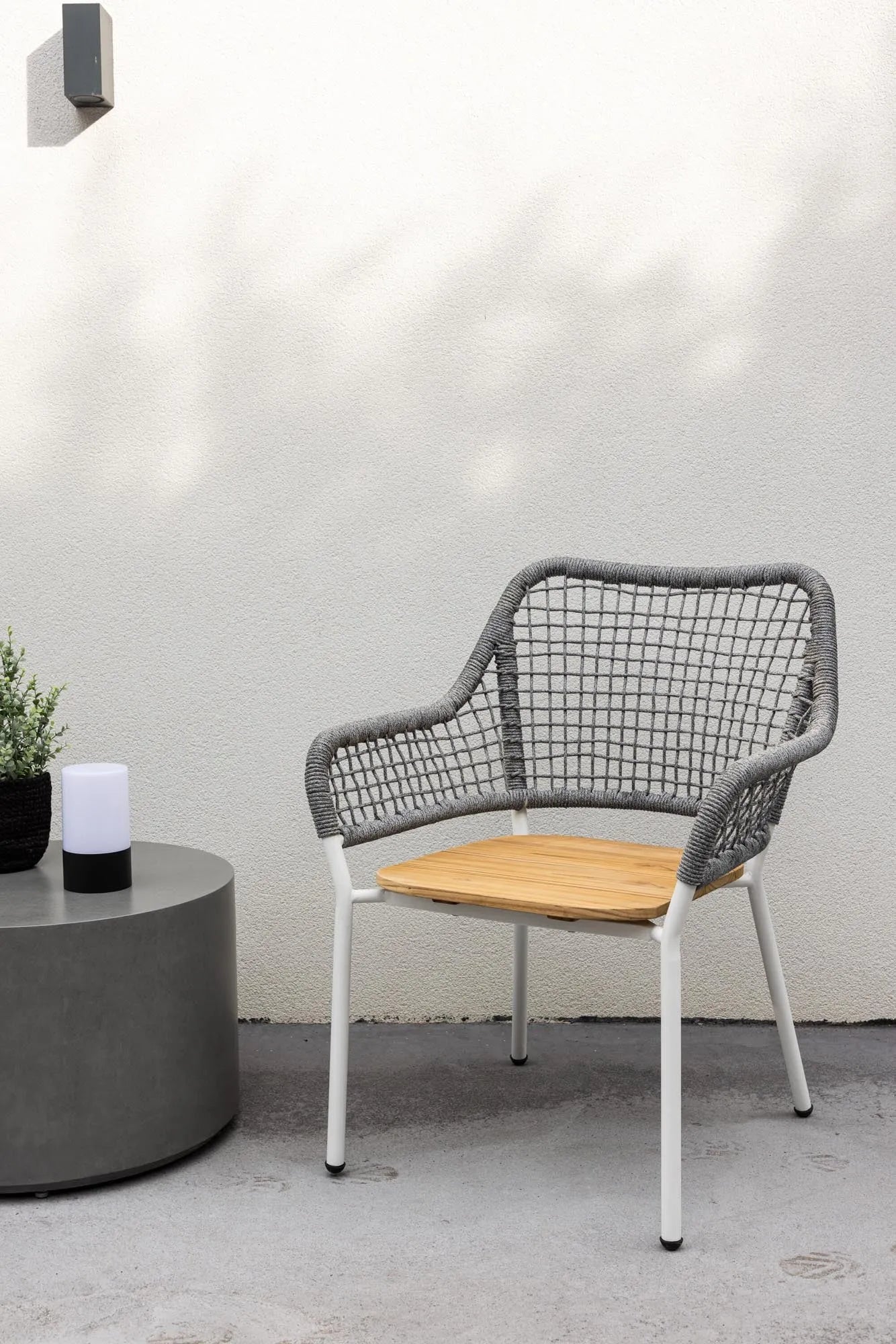 Amora Lounge Stuhl in Grau präsentiert im Onlineshop von KAQTU Design AG. Outdoor-Sessel ist von Venture Home