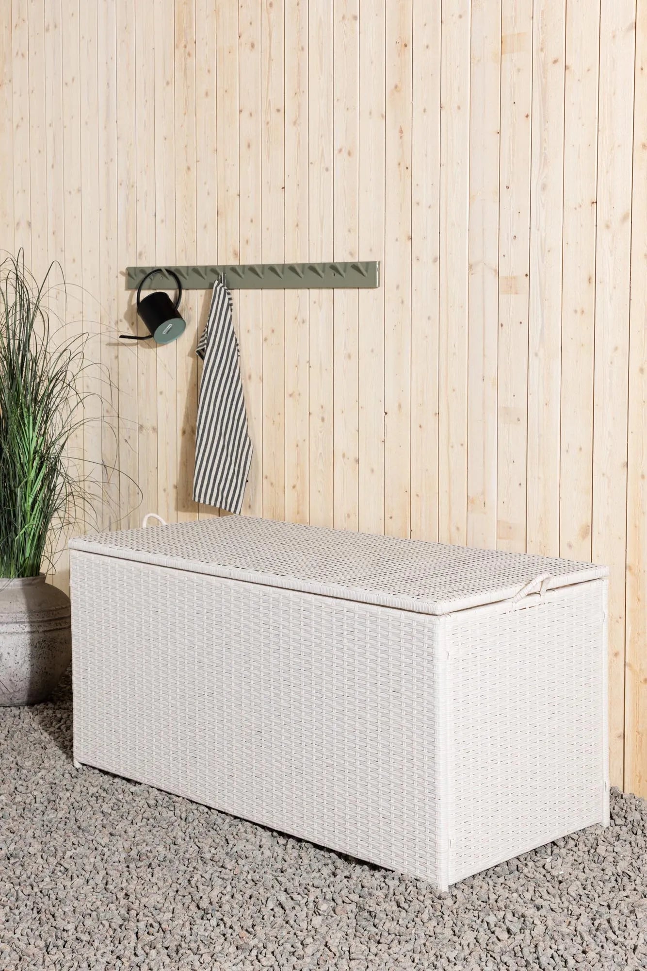 London Kissenbox in Weiss präsentiert im Onlineshop von KAQTU Design AG. Outdoor-Accessoire ist von Venture Home