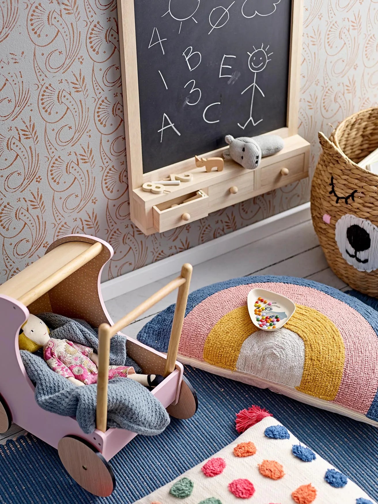 Higma Tafel aus Paulownia, perfekt für Kinderzimmer-Dekoration.