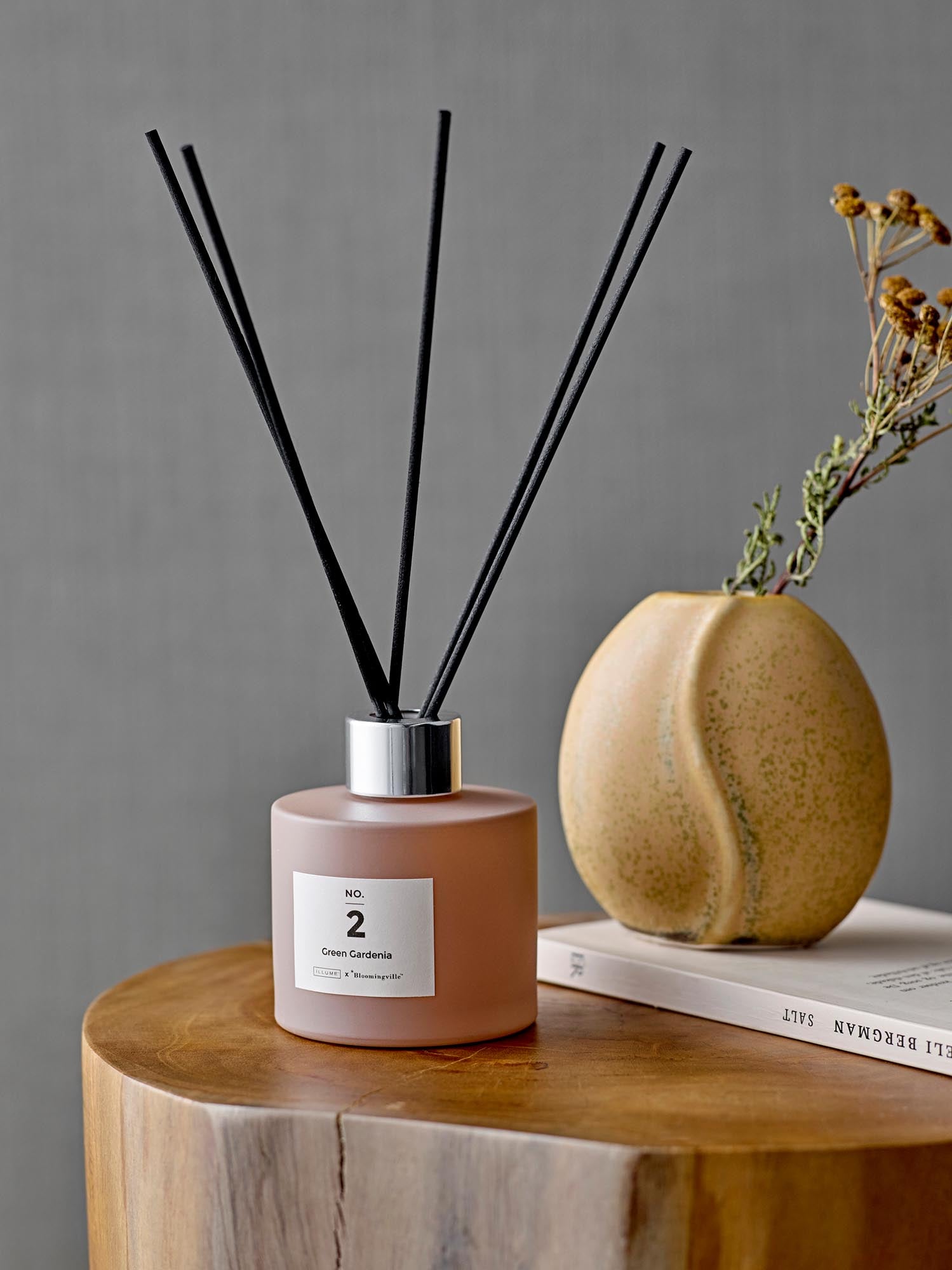 NO. 2 - Green Gardenia Scent Diffuser, Rose, Duftflüssigkeit in Rose präsentiert im Onlineshop von KAQTU Design AG. Haushaltshilfen ist von Bloomingville