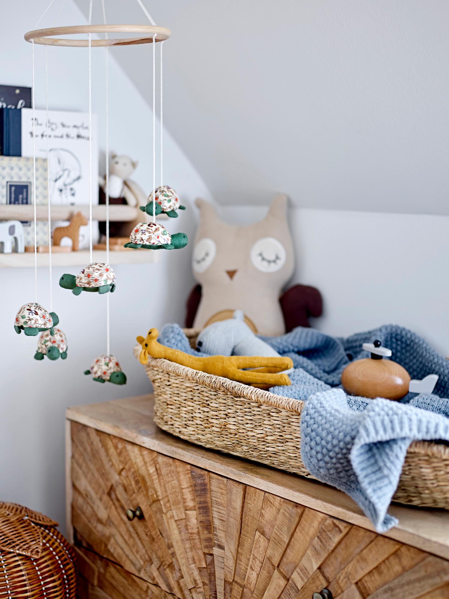 Dott Mobile, Grün, Polyester in Green präsentiert im Onlineshop von KAQTU Design AG. Objekte Kids ist von Bloomingville