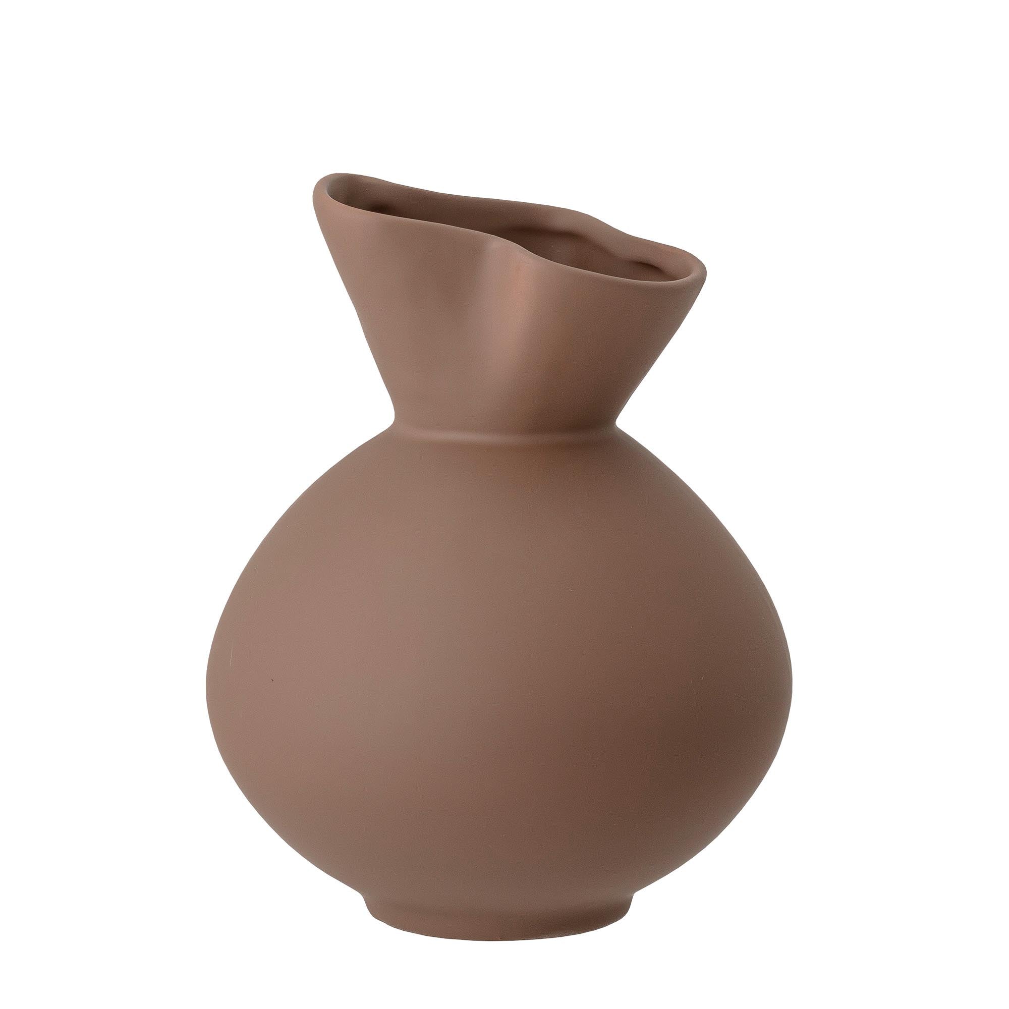 Nicita Vase, Braun, Steingut in Brown präsentiert im Onlineshop von KAQTU Design AG. Vase ist von Bloomingville