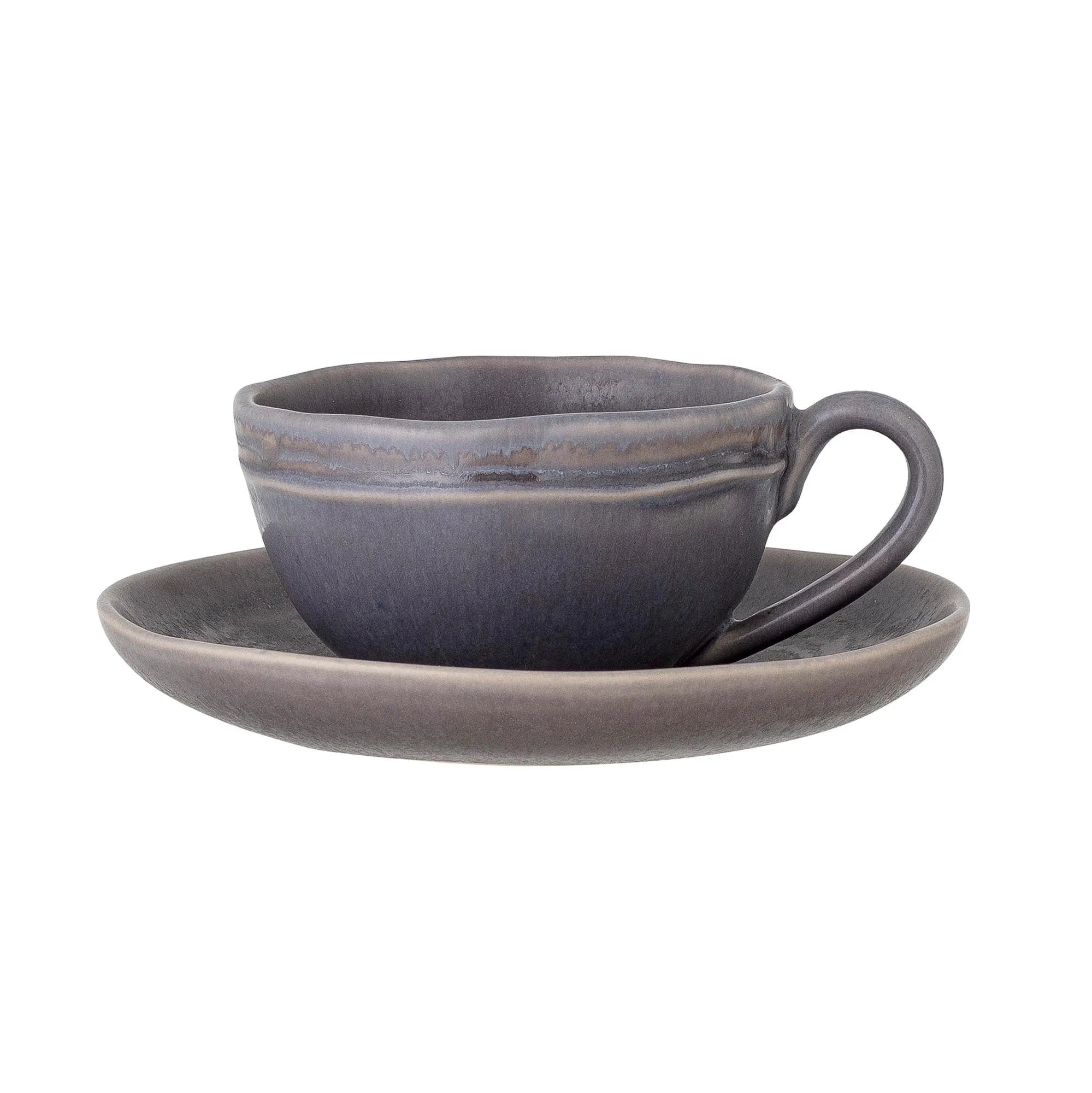 Elegante graue Steingut-Cappuccino-Tasse mit Untertasse, ideal für Kaffeeliebhaber. Spülmaschinenfest und mikrowellengeeignet.