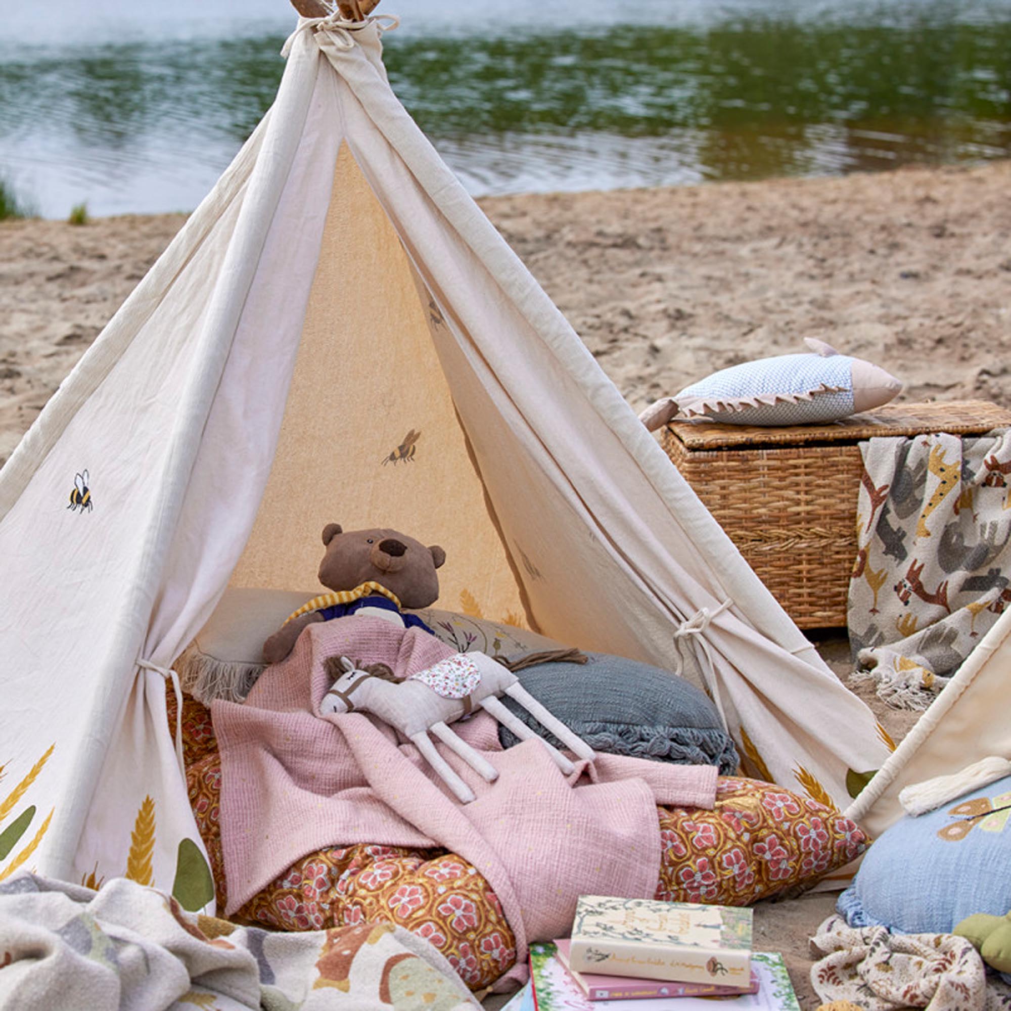 Millo Kinder-Tipi, Natur, Baumwolle in Nature präsentiert im Onlineshop von KAQTU Design AG. Zelt Kids ist von Bloomingville