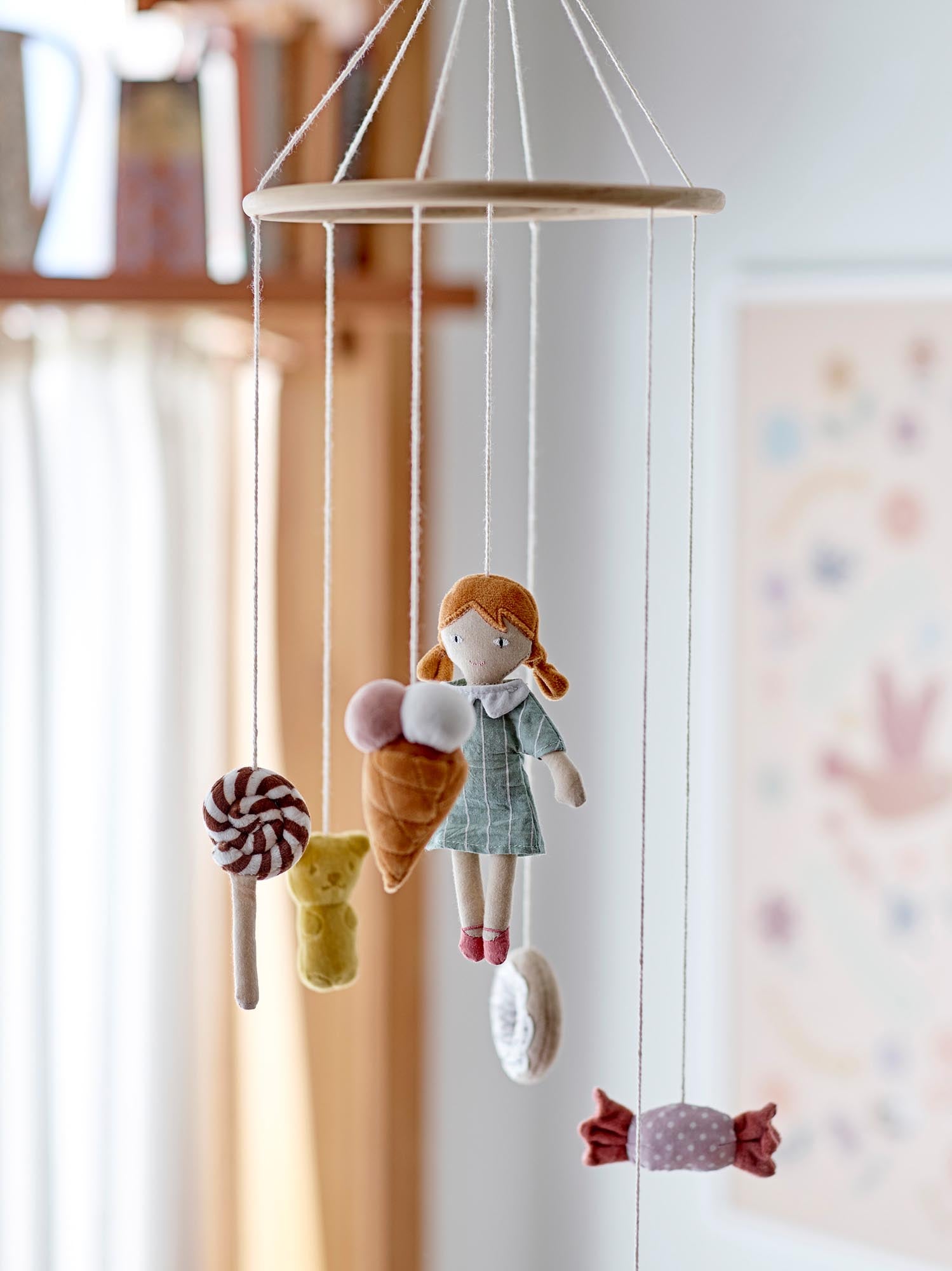 Rosana Mobile, Braun, Baumwolle in Brown präsentiert im Onlineshop von KAQTU Design AG. Objekte Kids ist von Bloomingville