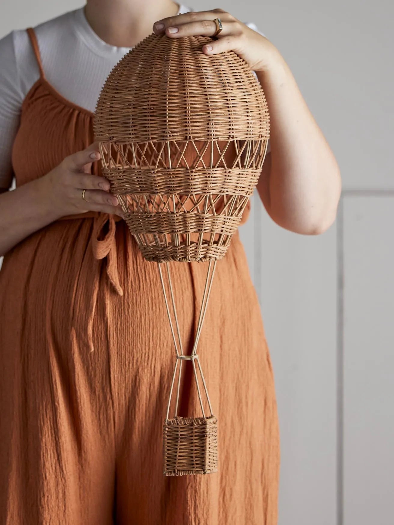 Huggi Deko, Braun: Verspielte Rattan-Deko von Bloomingville Mini.