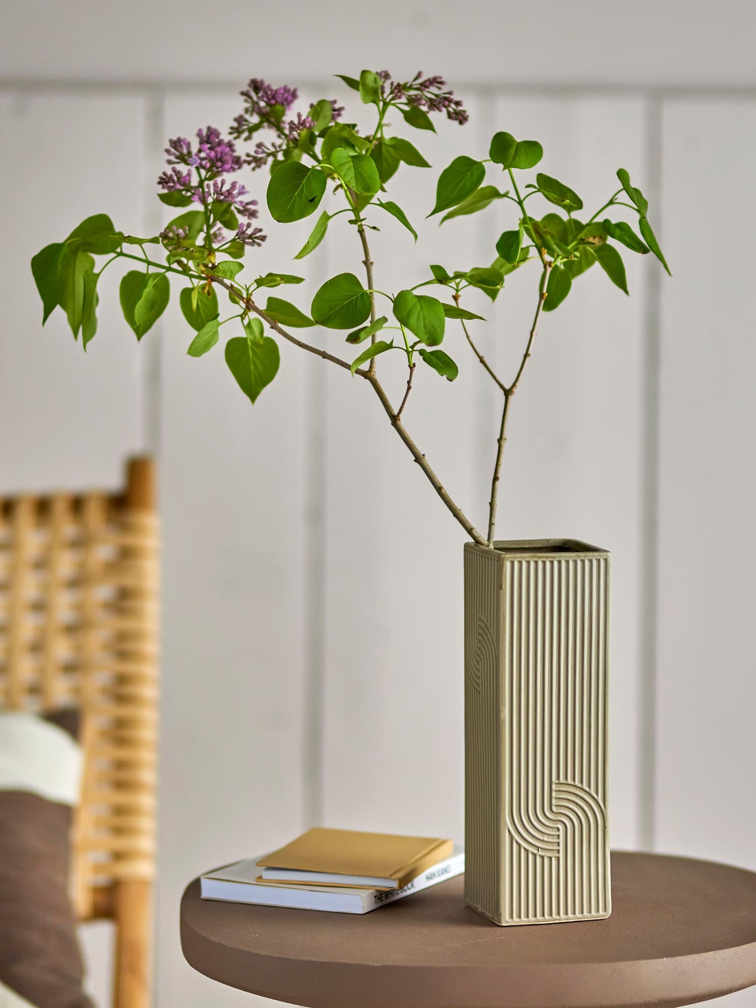 Heeira Vase, Braun, Steingut in Brown präsentiert im Onlineshop von KAQTU Design AG. Vase ist von Bloomingville