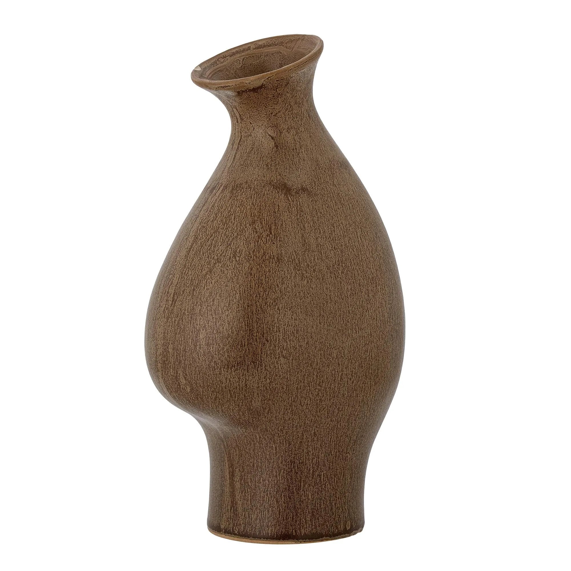 Die Celin Vase von Bloomingville: Organische Form, braune Glasur, Steingut. Einzigartig, robust, stilvoll – ein elegantes Wohnaccessoire.