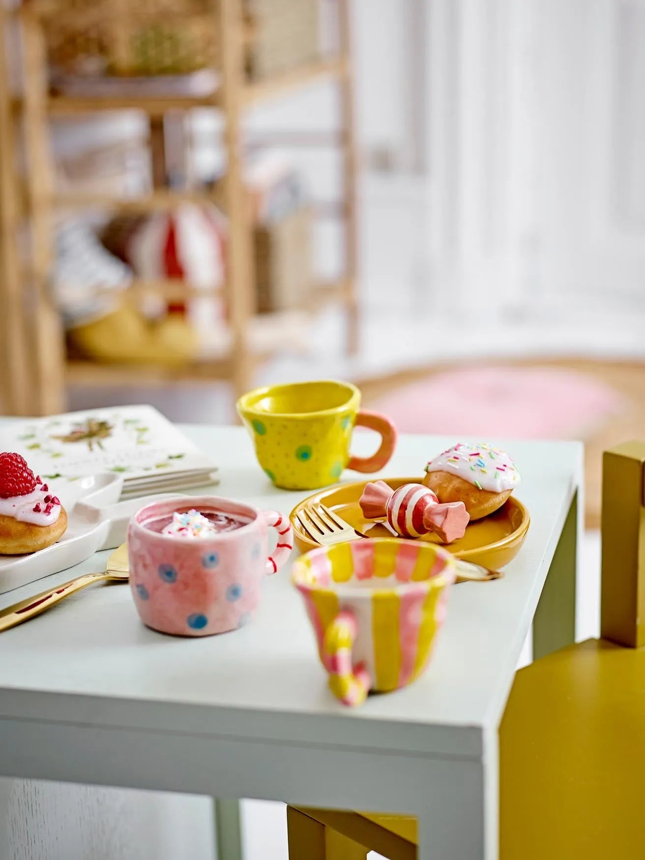 Nini Tasse Rose: Charmante Steingut-Tasse für Kinder von Bloomingville.