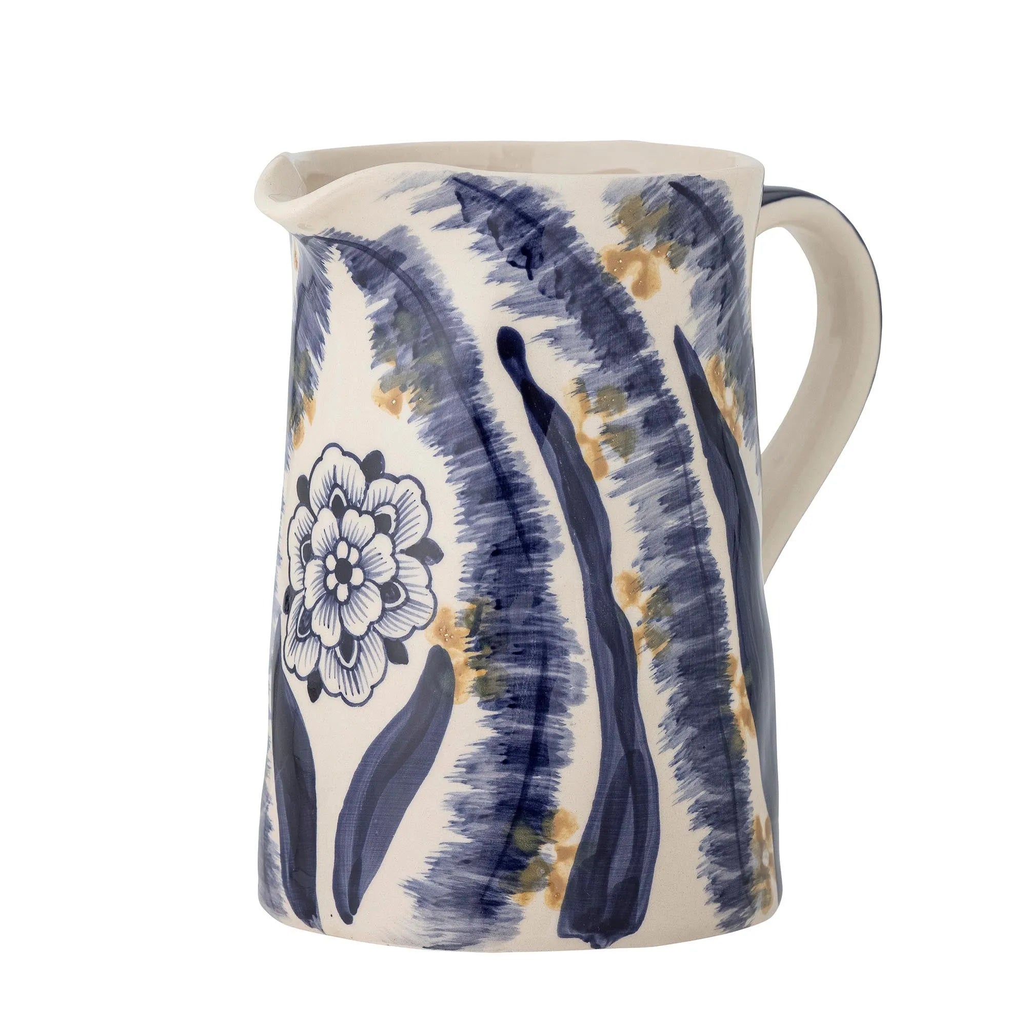 Die Anuuk Vase von Bloomingville: Elegantes Steingut in beruhigenden Blautönen, handdekoriert mit einzigartigem Blumenmotiv.