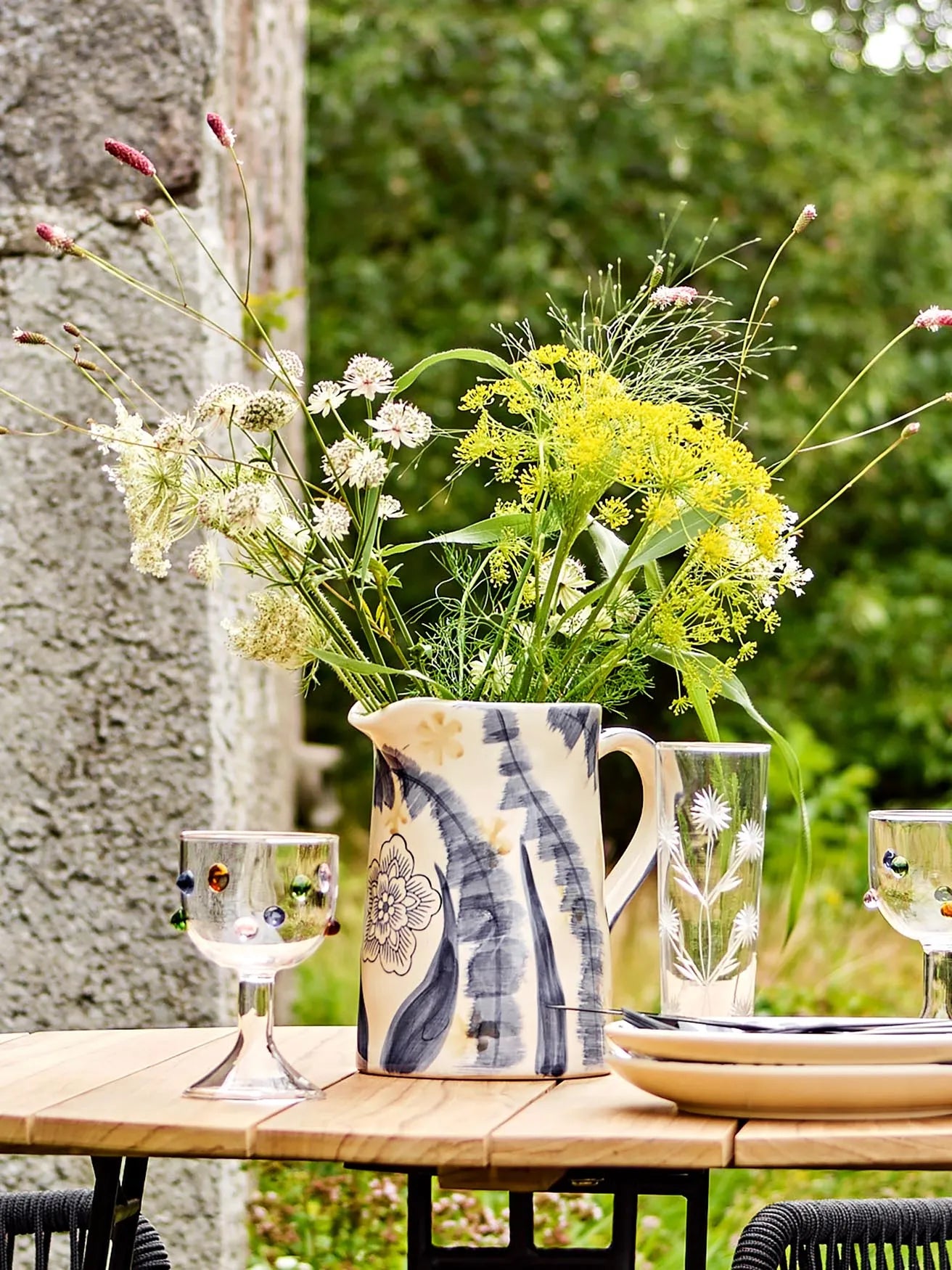 Elegante Anuuk Vase in Blau aus Steingut von Bloomingville.