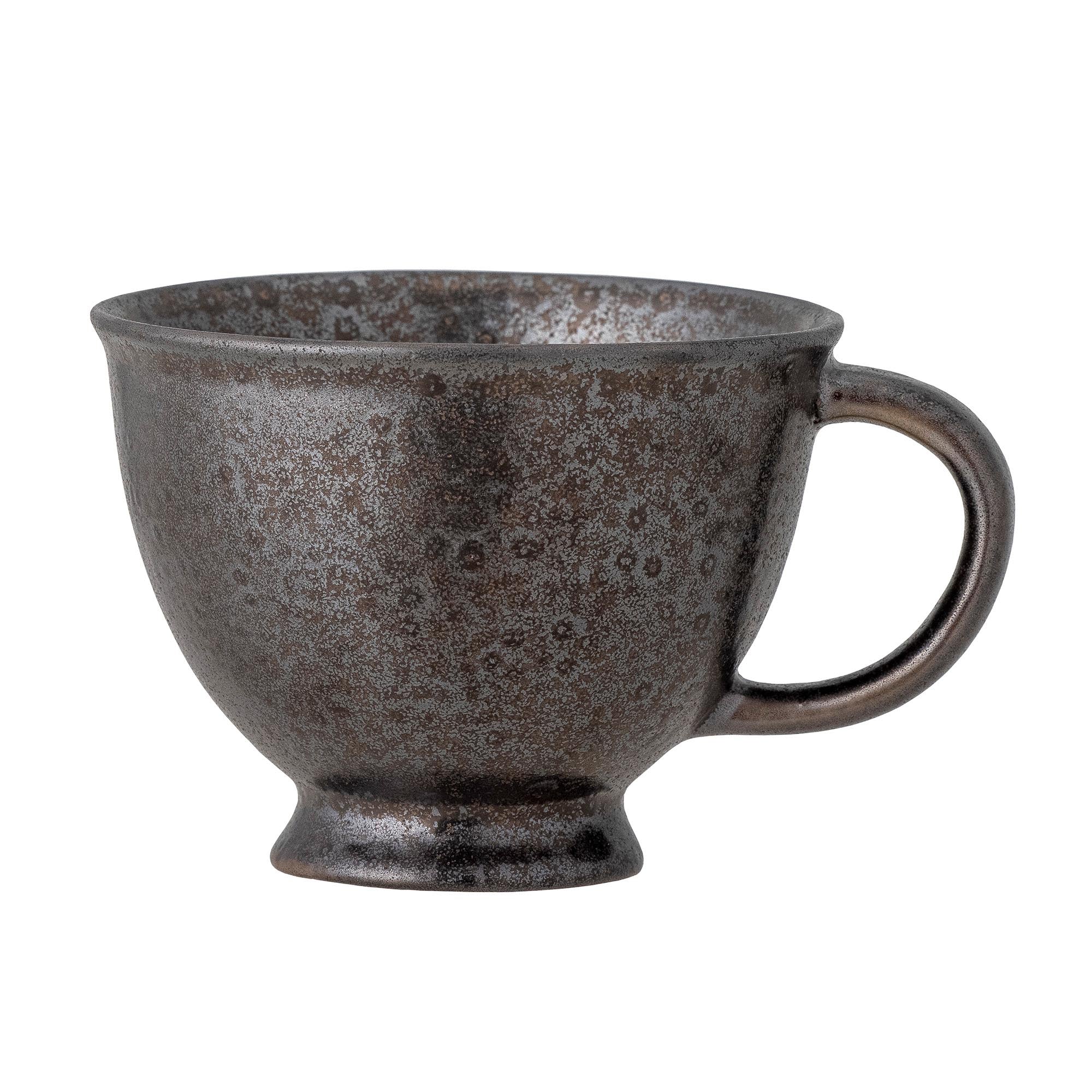 Linne Tasse, Messing, Steingut in Bronze präsentiert im Onlineshop von KAQTU Design AG. Tasse ist von Bloomingville