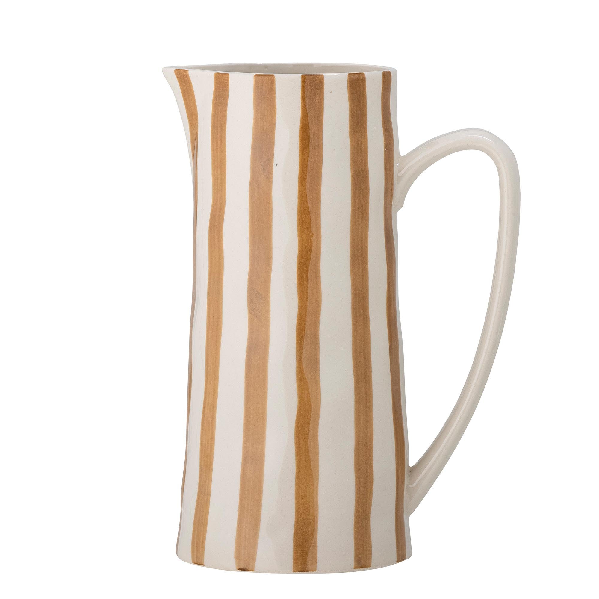 Begonia Krug, Braun, Steingut in Brown präsentiert im Onlineshop von KAQTU Design AG. Kanne ist von Bloomingville