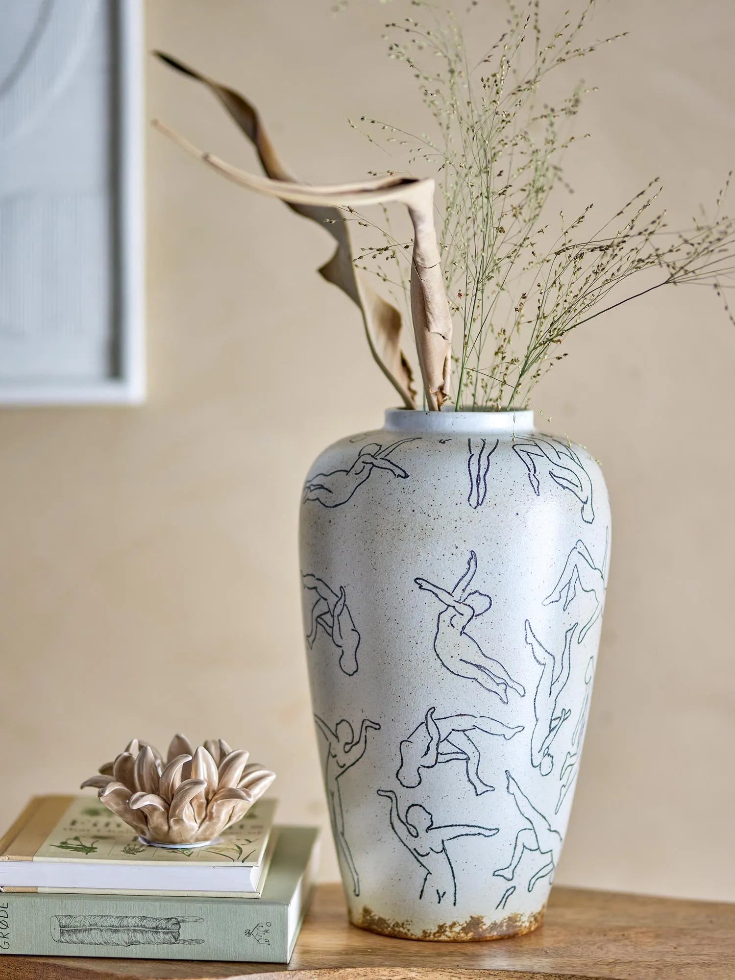 Adah Vase, Natur, Steingut in Natur präsentiert im Onlineshop von KAQTU Design AG. Vase ist von Bloomingville