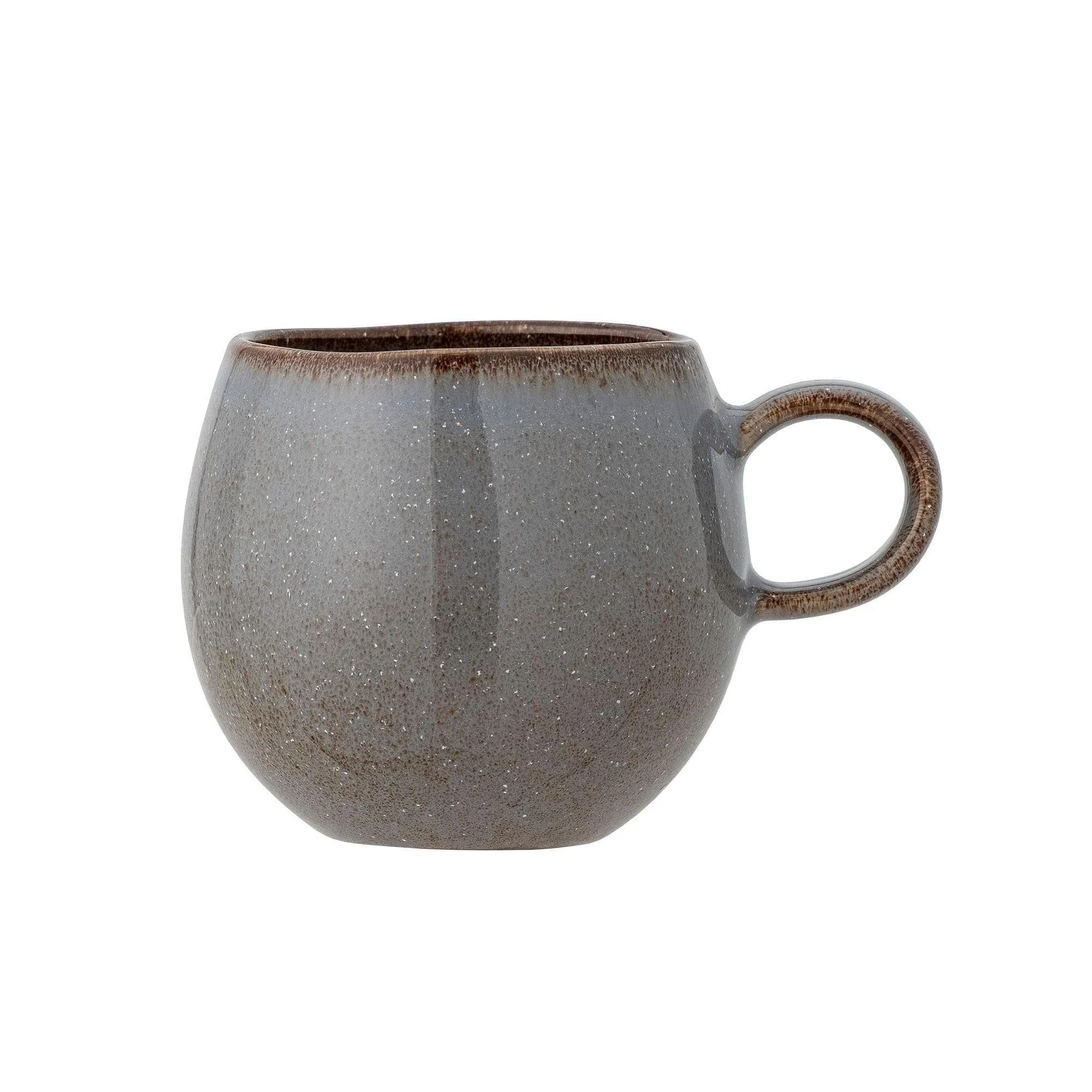 Sandrine Tasse, Grau, Steingut in Grey präsentiert im Onlineshop von KAQTU Design AG. Tasse ist von Bloomingville