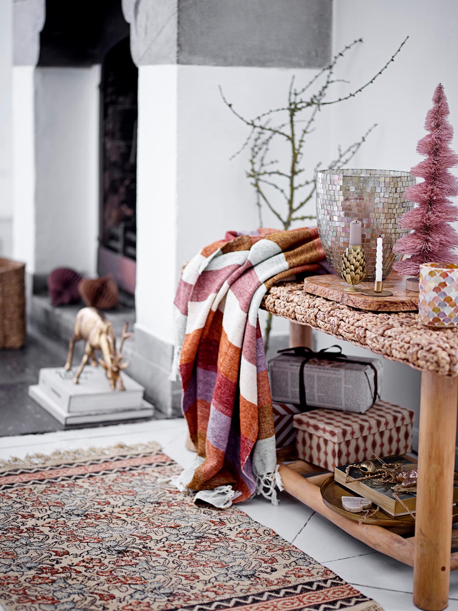 Oybek Deko-Baum, Rose, Sisal in Rose präsentiert im Onlineshop von KAQTU Design AG. Weihnachtszubehör ist von Bloomingville