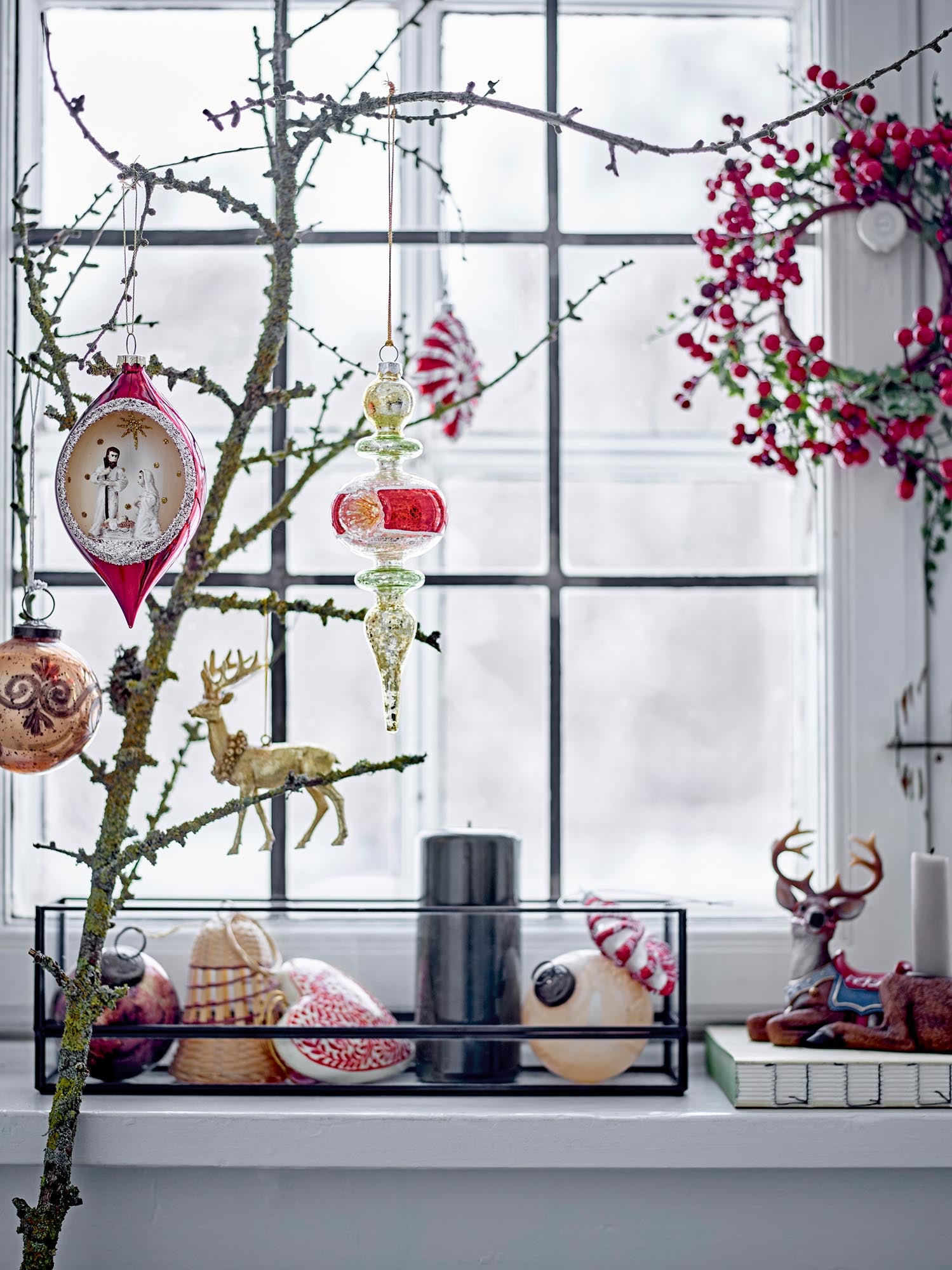 Bharati Ornament, Rot, Glas in Red präsentiert im Onlineshop von KAQTU Design AG. Weihnachtszubehör ist von Bloomingville