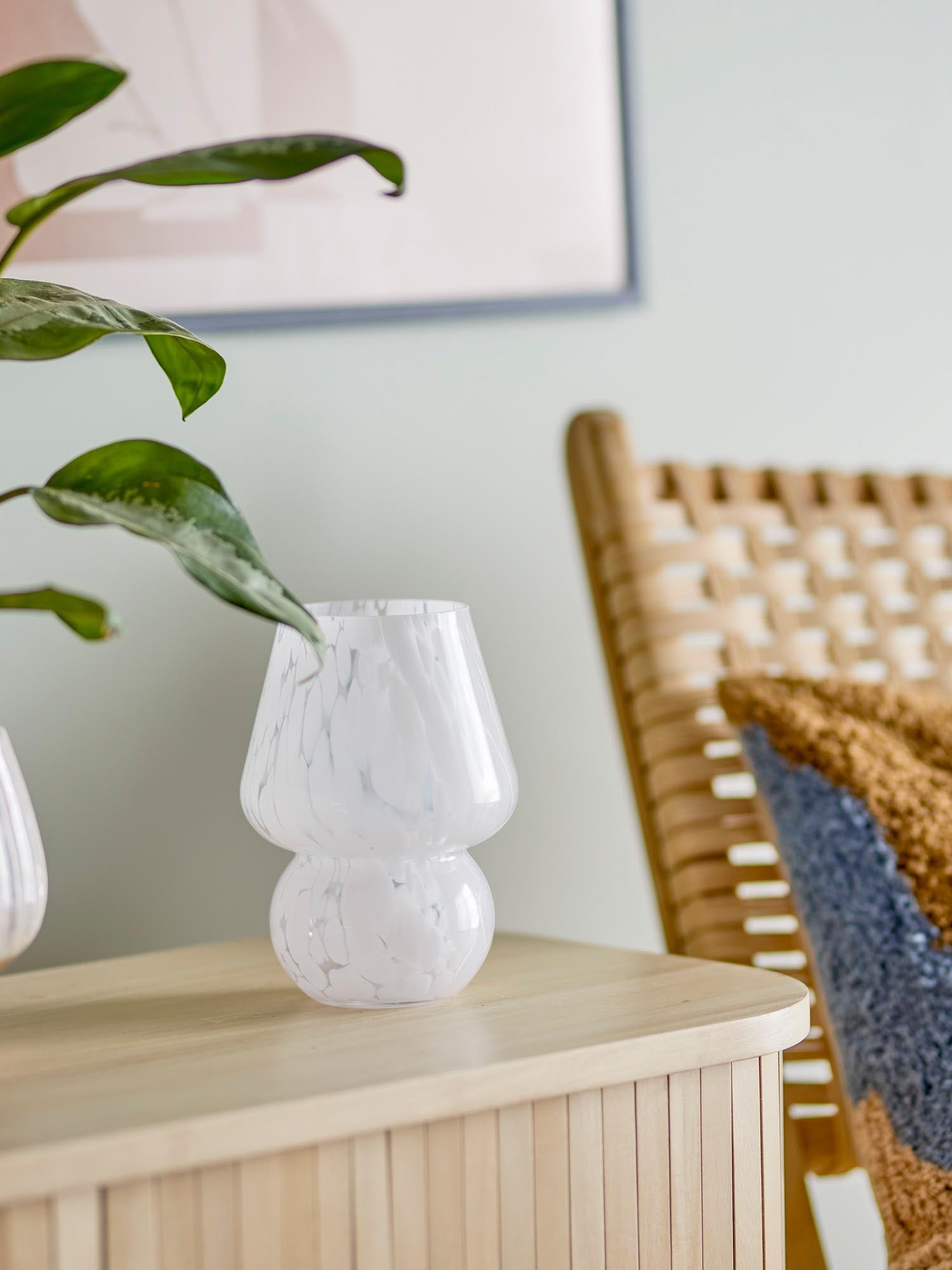 Halim Vase, Weiá, Glas in White präsentiert im Onlineshop von KAQTU Design AG. Vase ist von Bloomingville