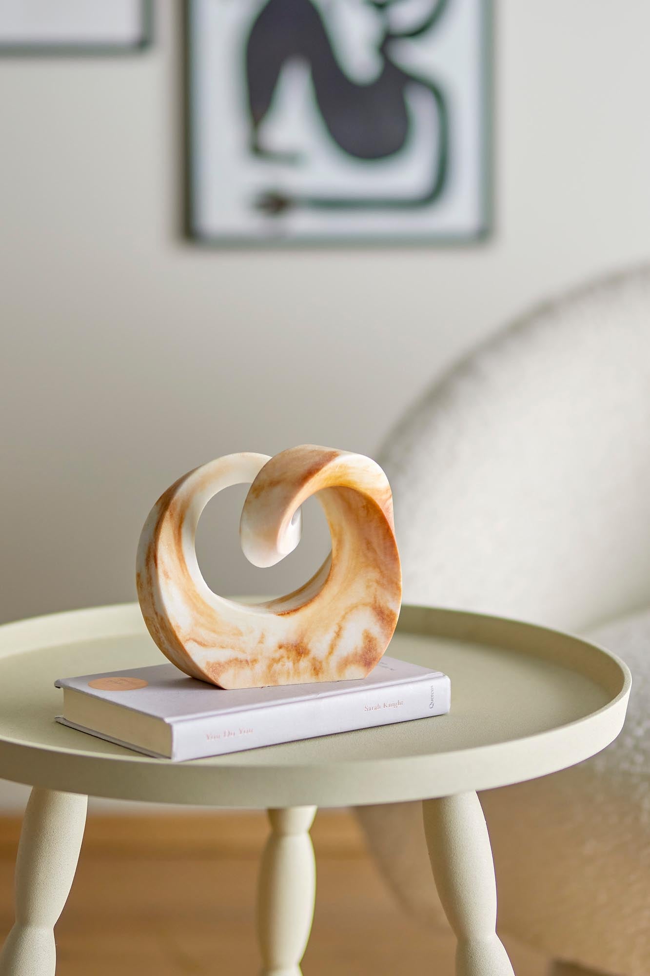 Swirl Deko, Braun, Polyresin in Brown präsentiert im Onlineshop von KAQTU Design AG. Kunstgegenstände ist von Bloomingville