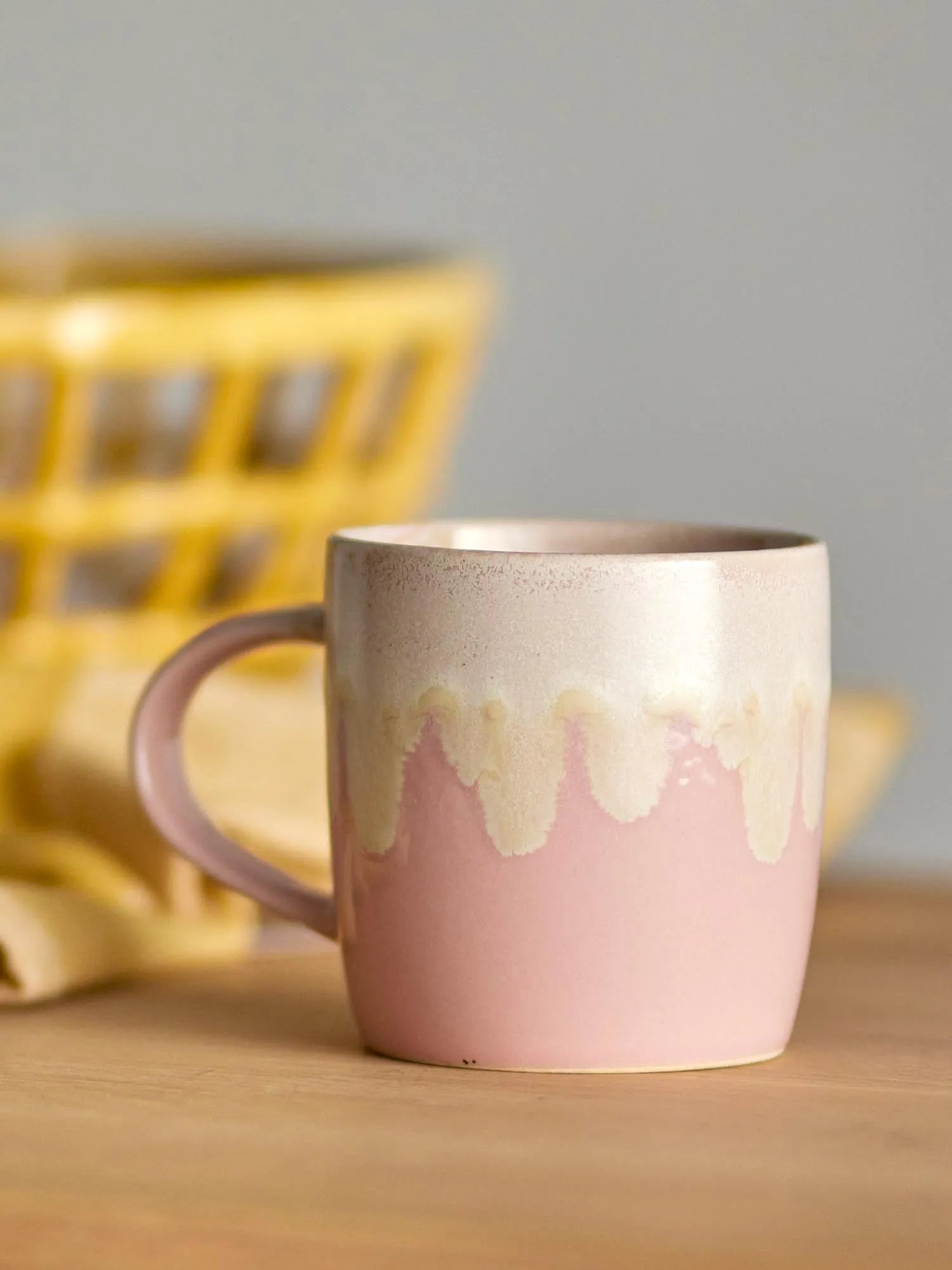 Louisa Tasse, Rose, Steingut in Rose präsentiert im Onlineshop von KAQTU Design AG. Tasse ist von Bloomingville